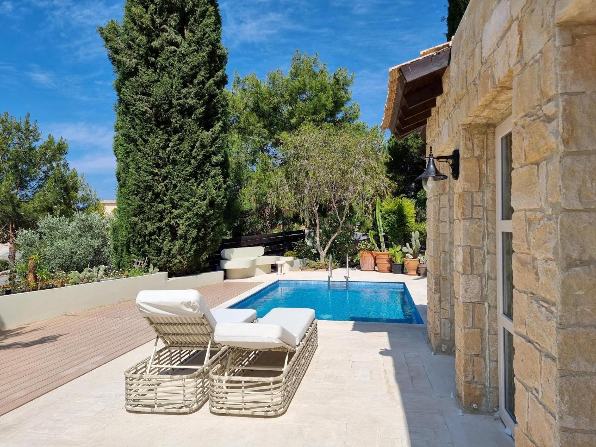 EXQUISITE GOLF VILLA with Sea, 8Tee, Green Views, in Aphrodite Hills Golf Resort