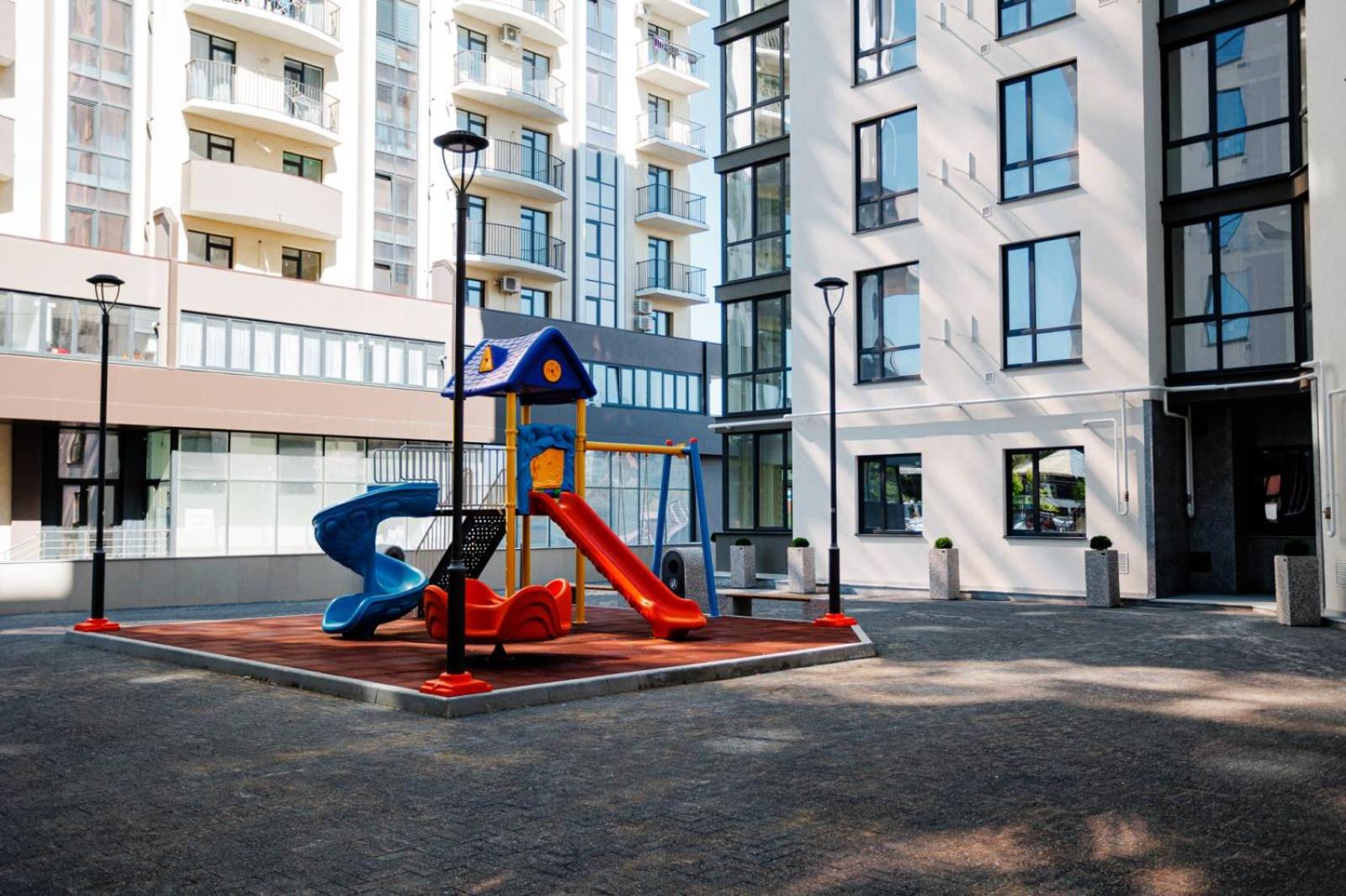 AVENUE APARTMENTS