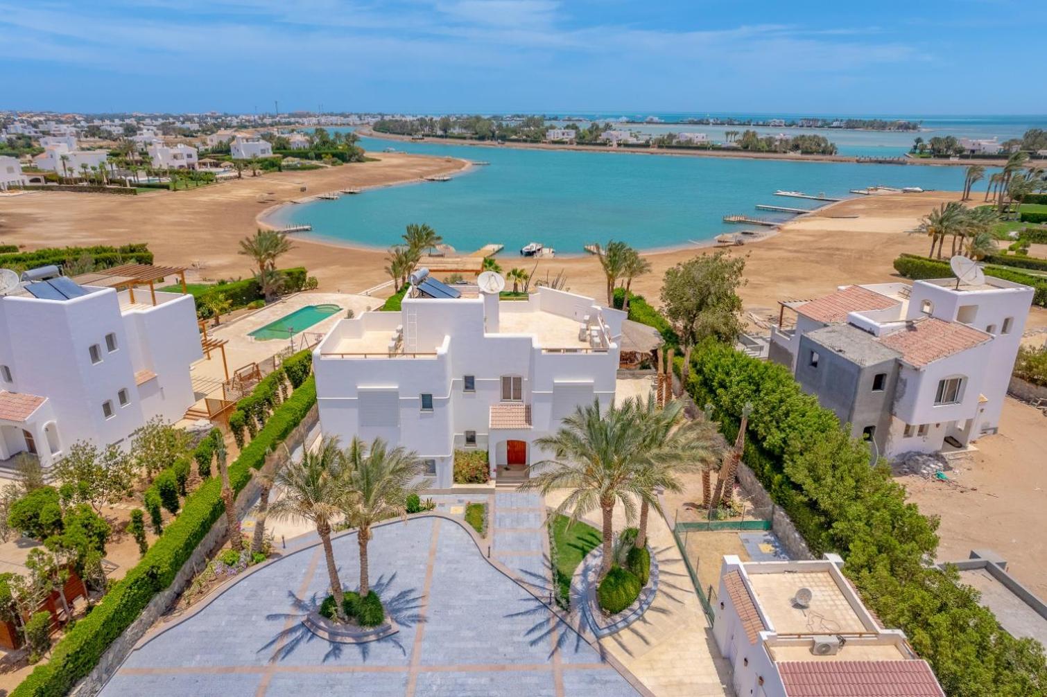 Hotel 4 Bedroom Villa with Heated Pool, Jacuzzi & Lagoon View in Phase 4 - Image 1