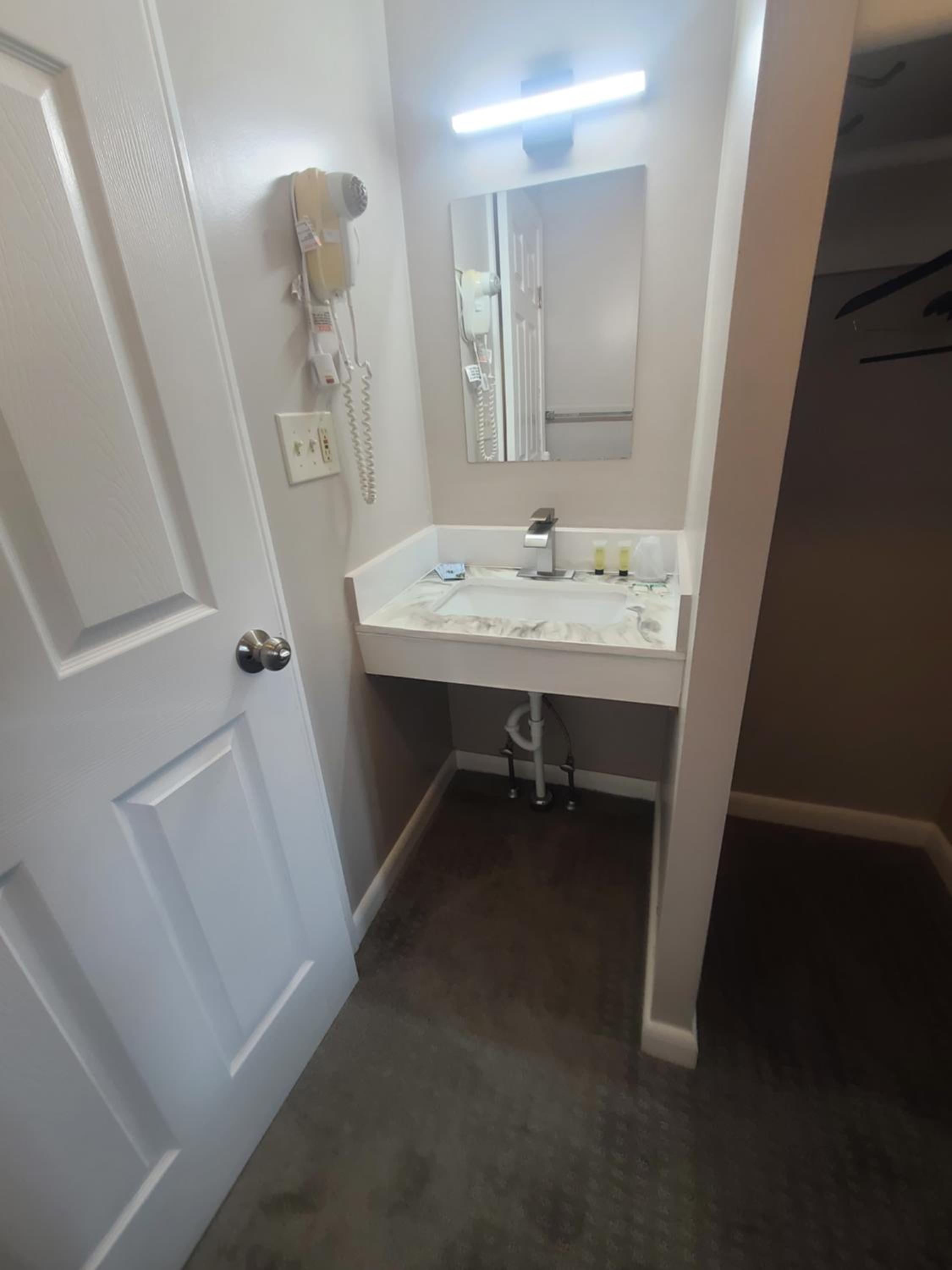 Lake Shore Farm Inn - Property Image 39