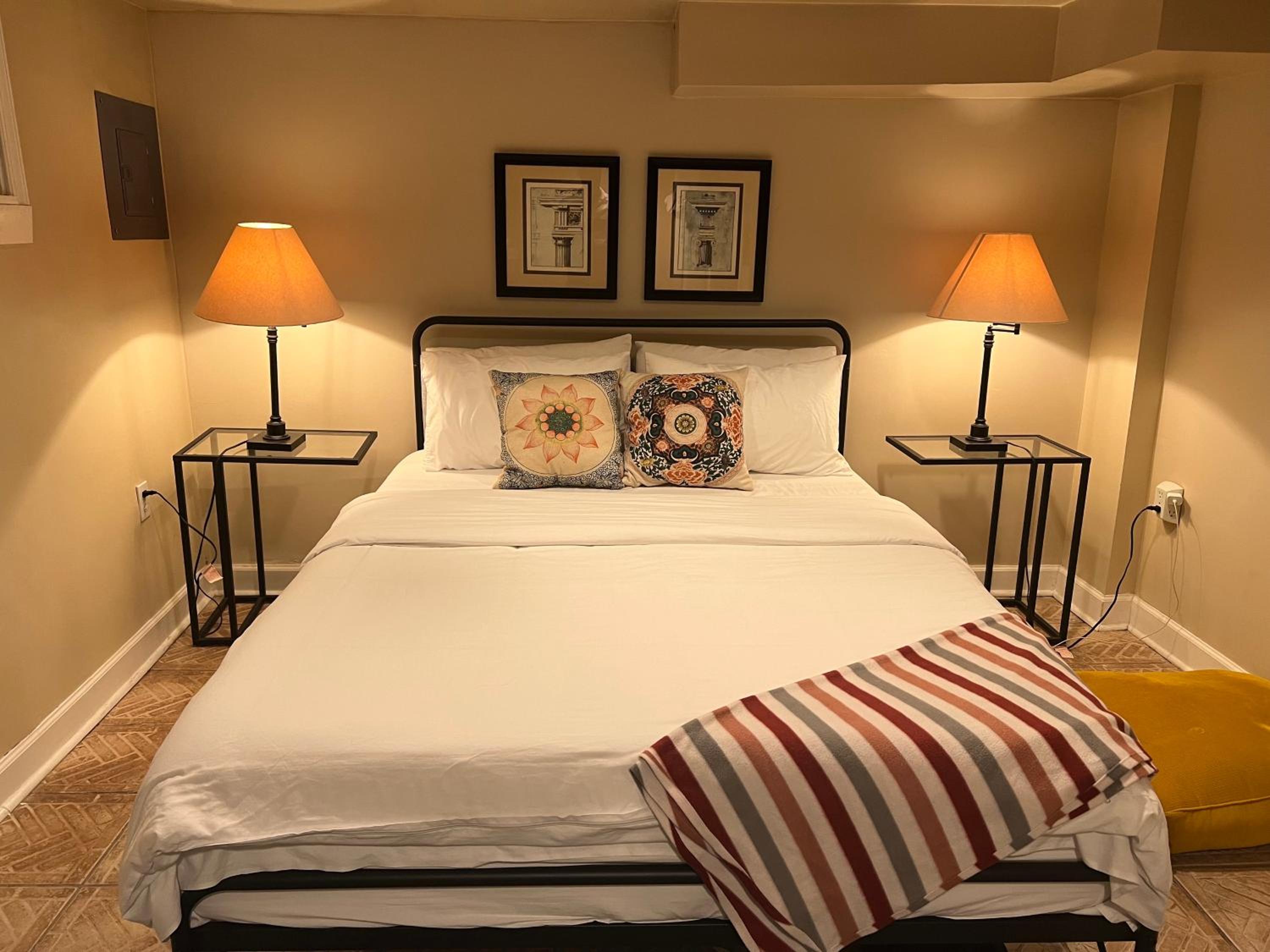 4 Bedroom Downtown DC with Private Parking Walk Metro Nightlife photo 5