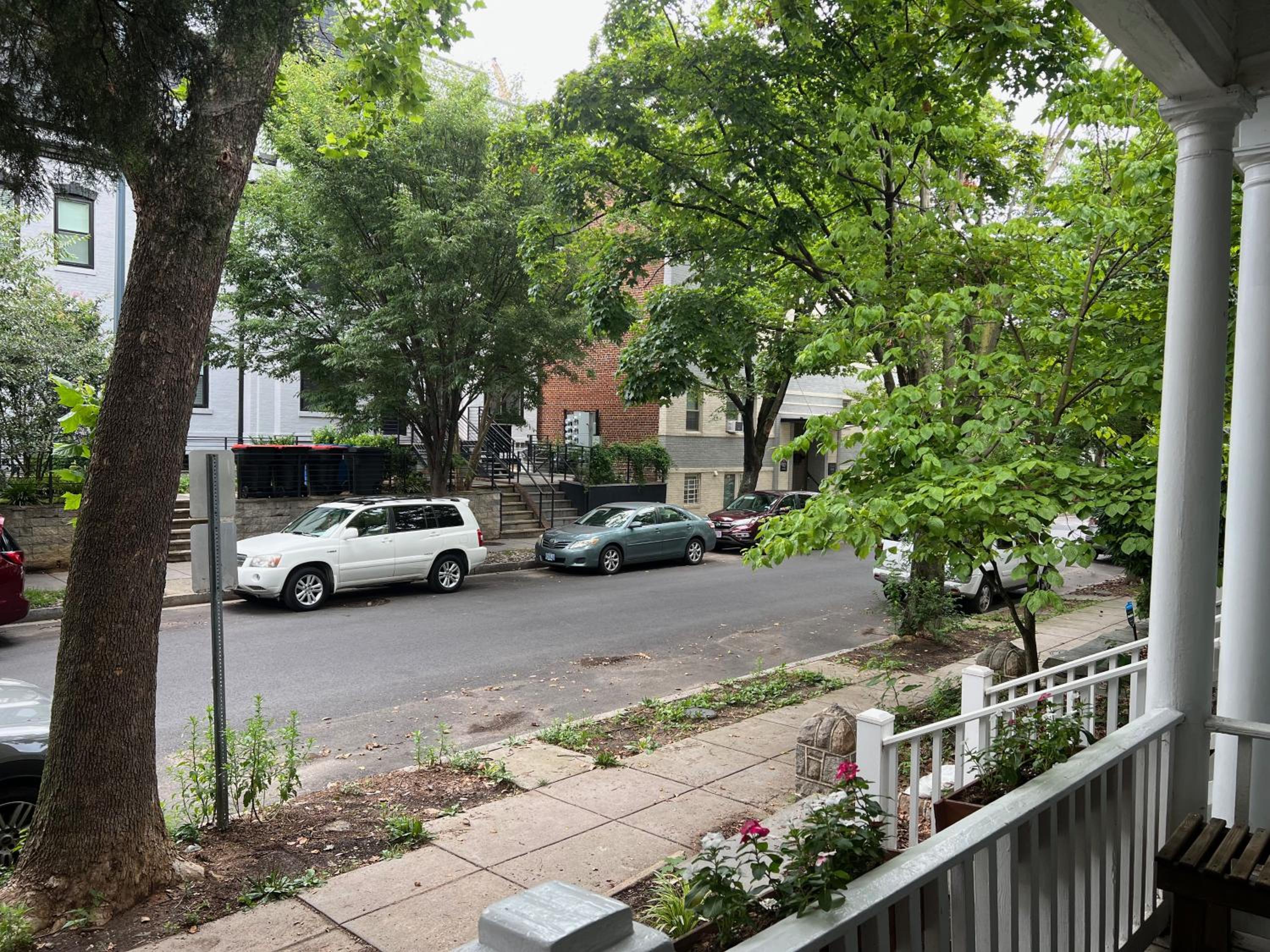 4 Bedroom Downtown DC with Private Parking Walk Metro Nightlife