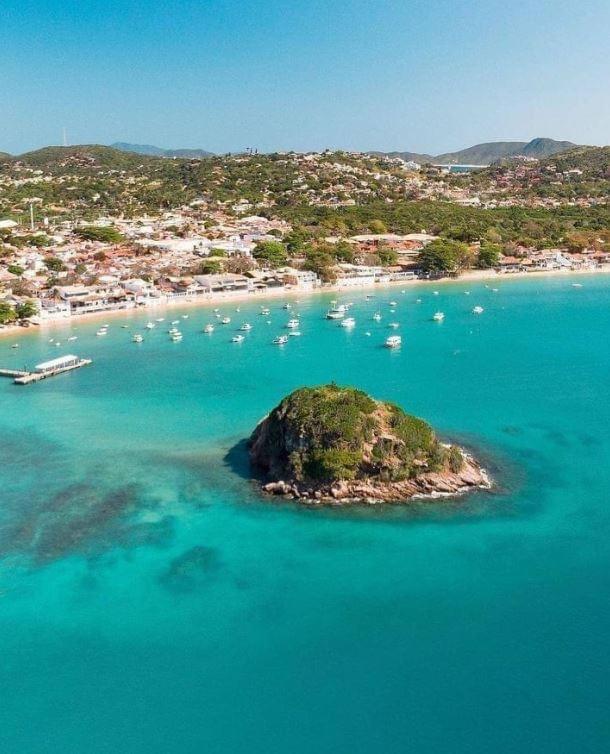 Búzios Praia da Ferradura Linda casa dentro de Condomínio com toda infraestrutura - água e luz inclusos na tarifa