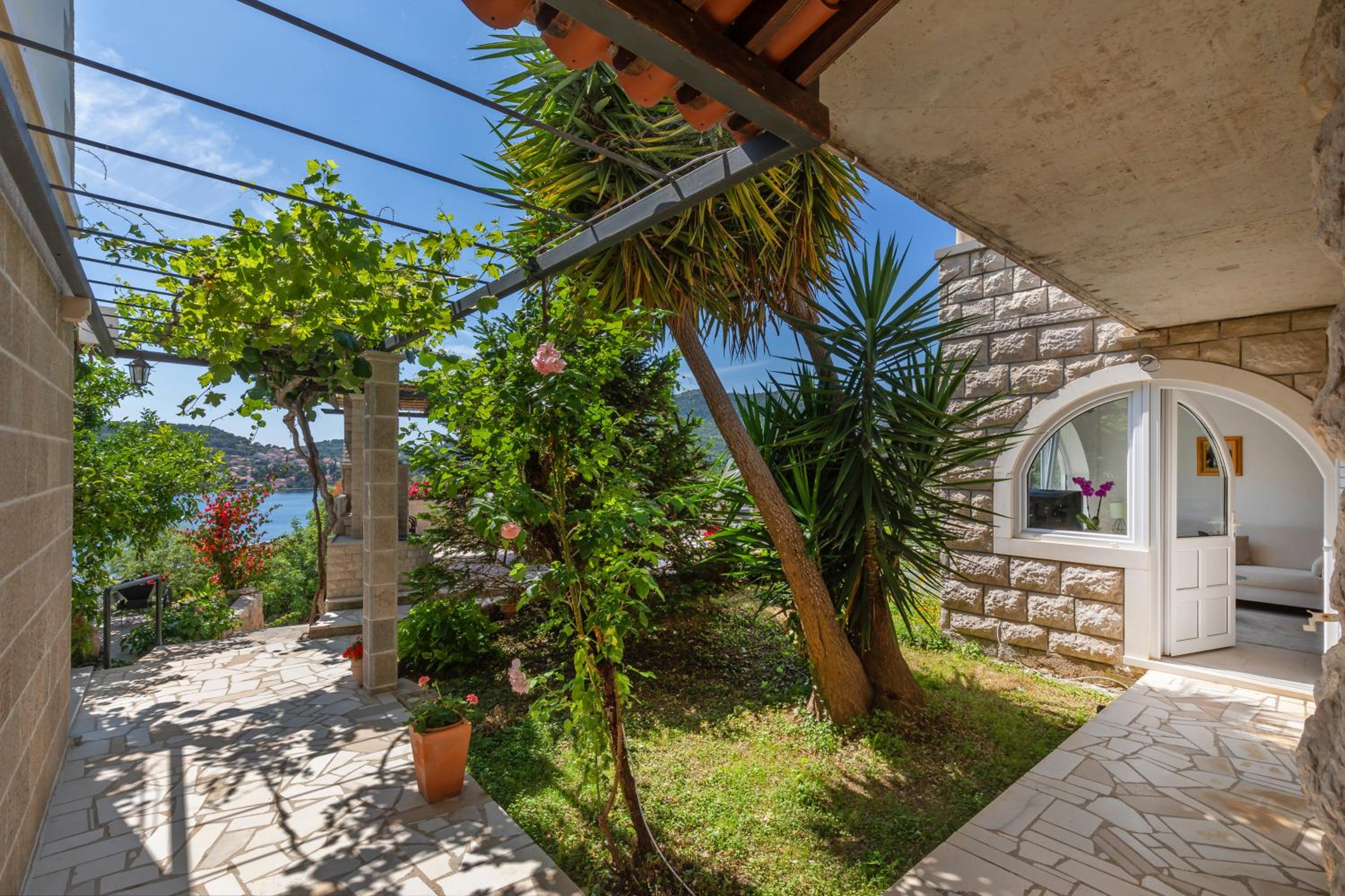 Villa and Apartments Milos view 4