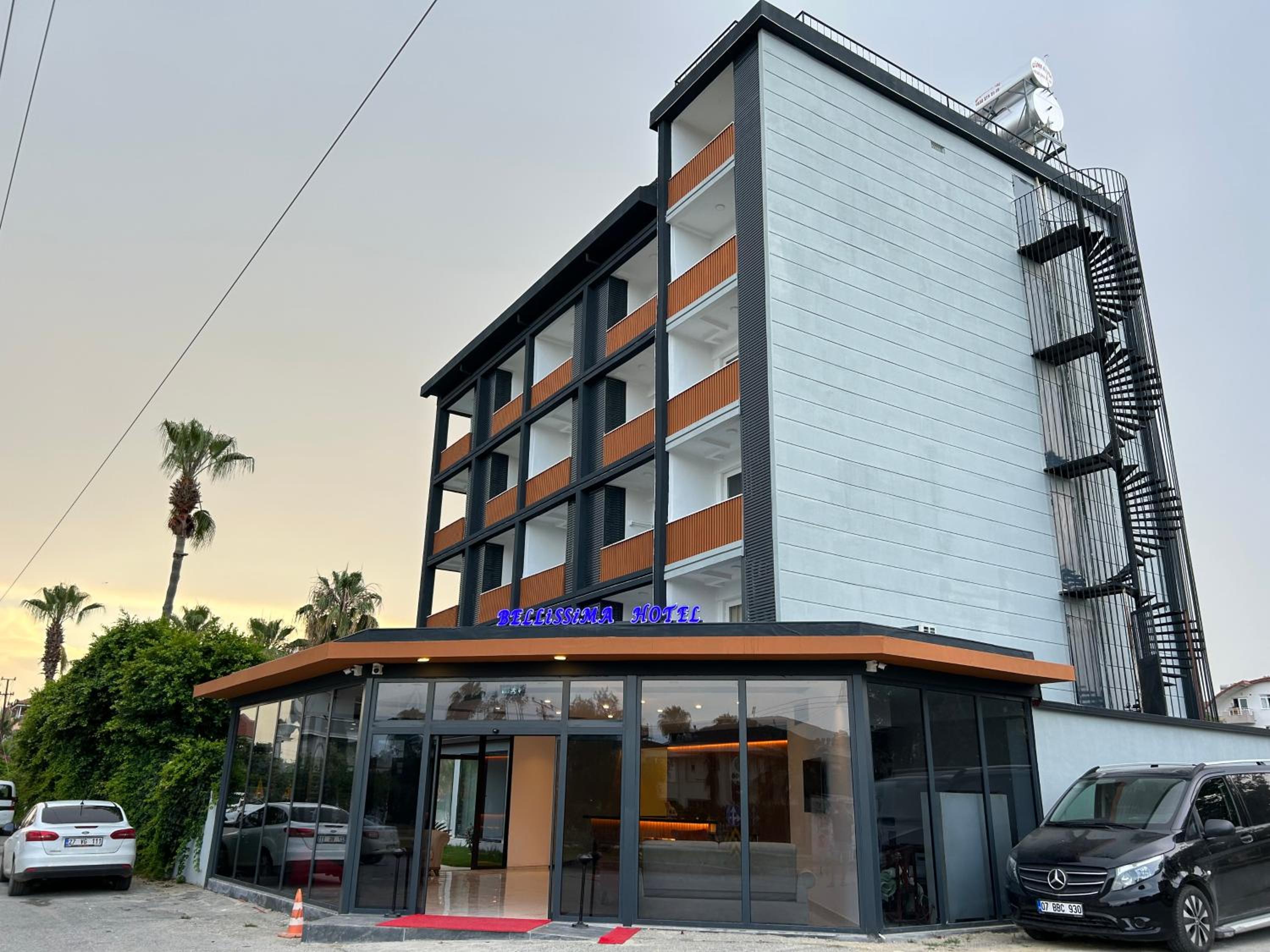 Side Vacations - Bellissima Hotel - Property Image 2