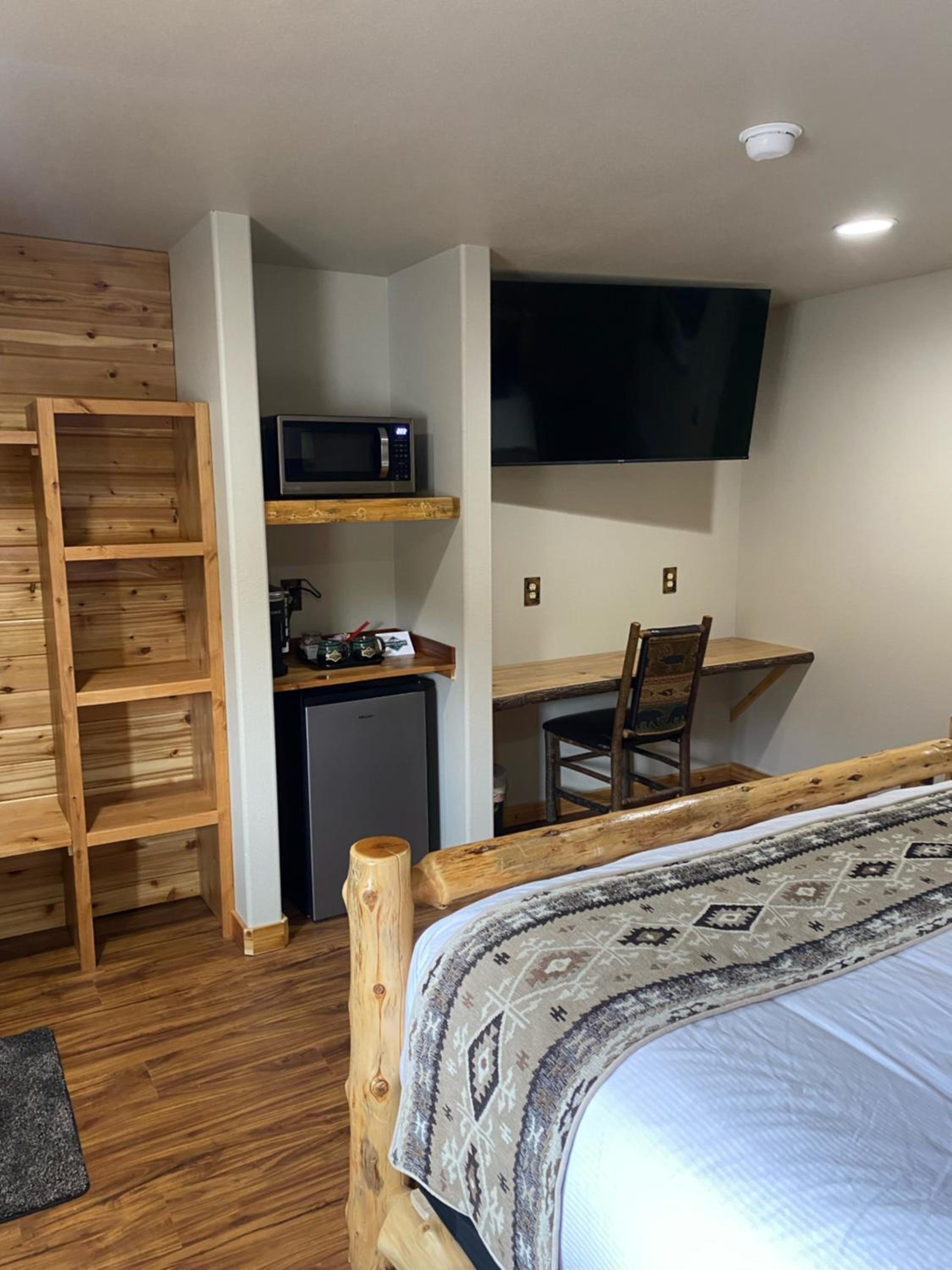 Summit Lake Lodge