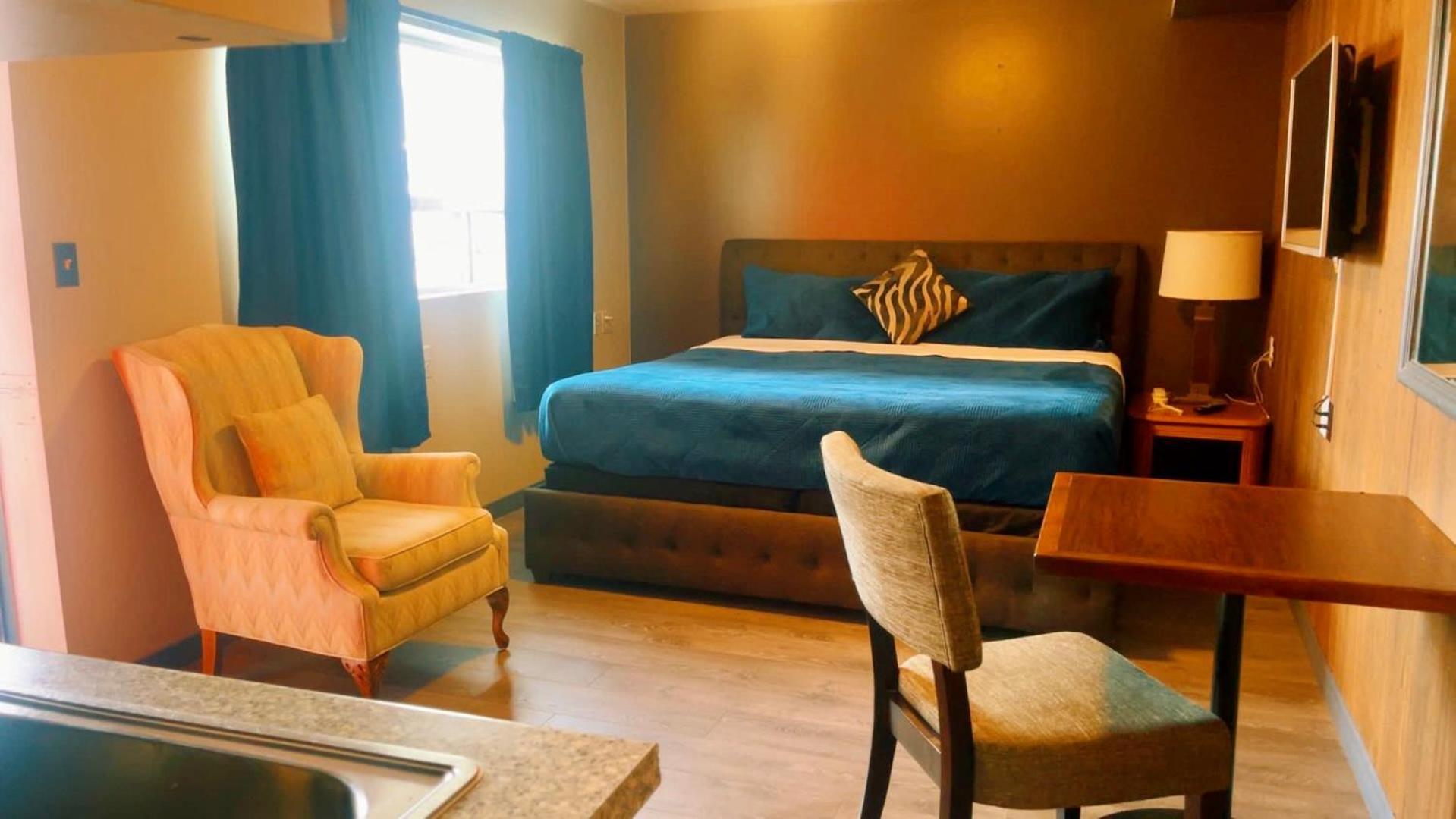 Crestwood Motel