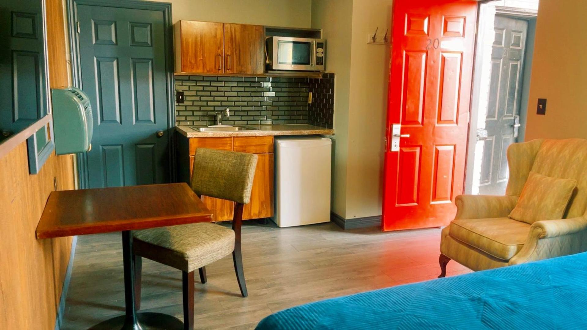 Crestwood Motel