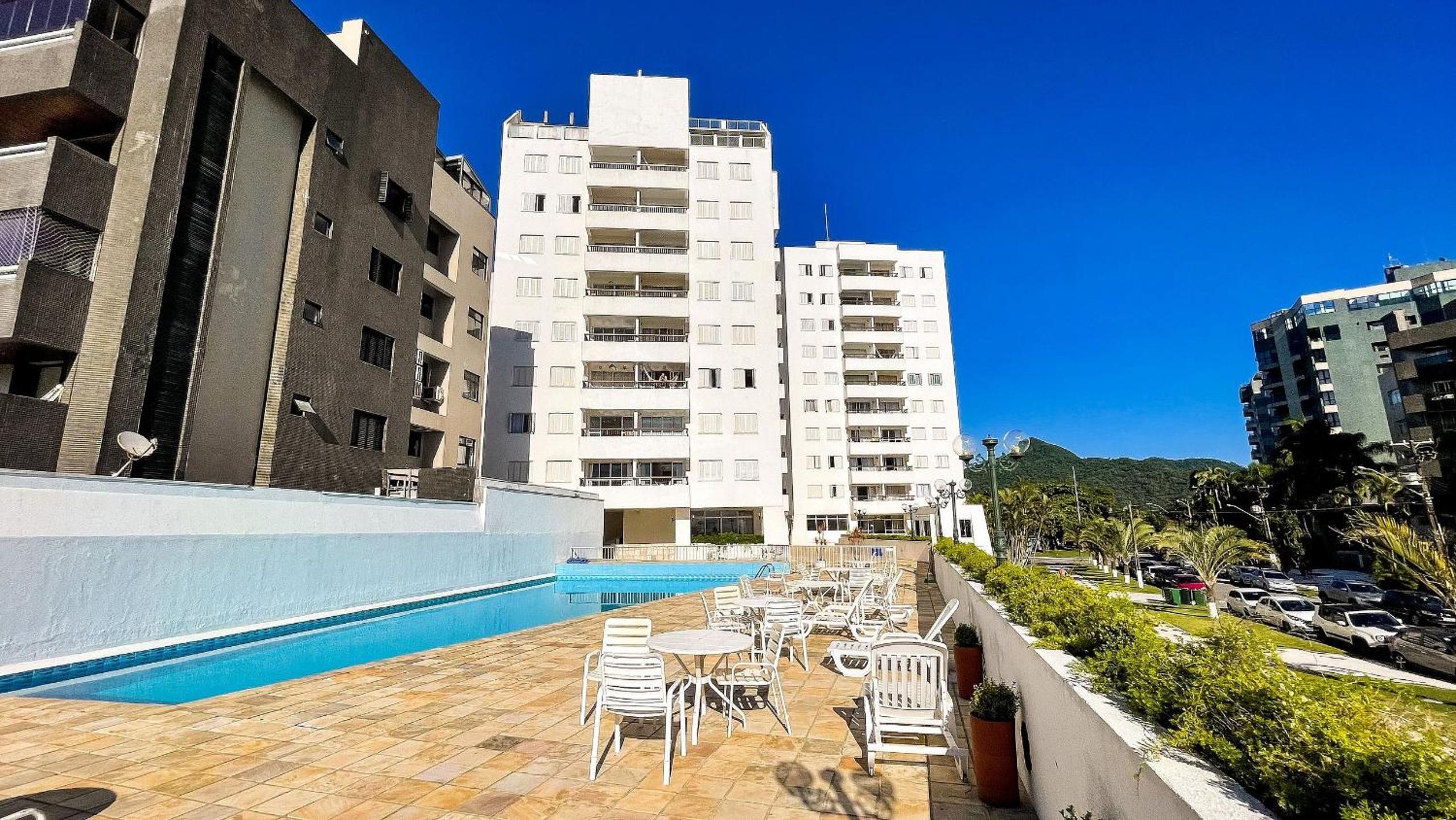 Charming Ocean Front Condominium with Swimming Pool