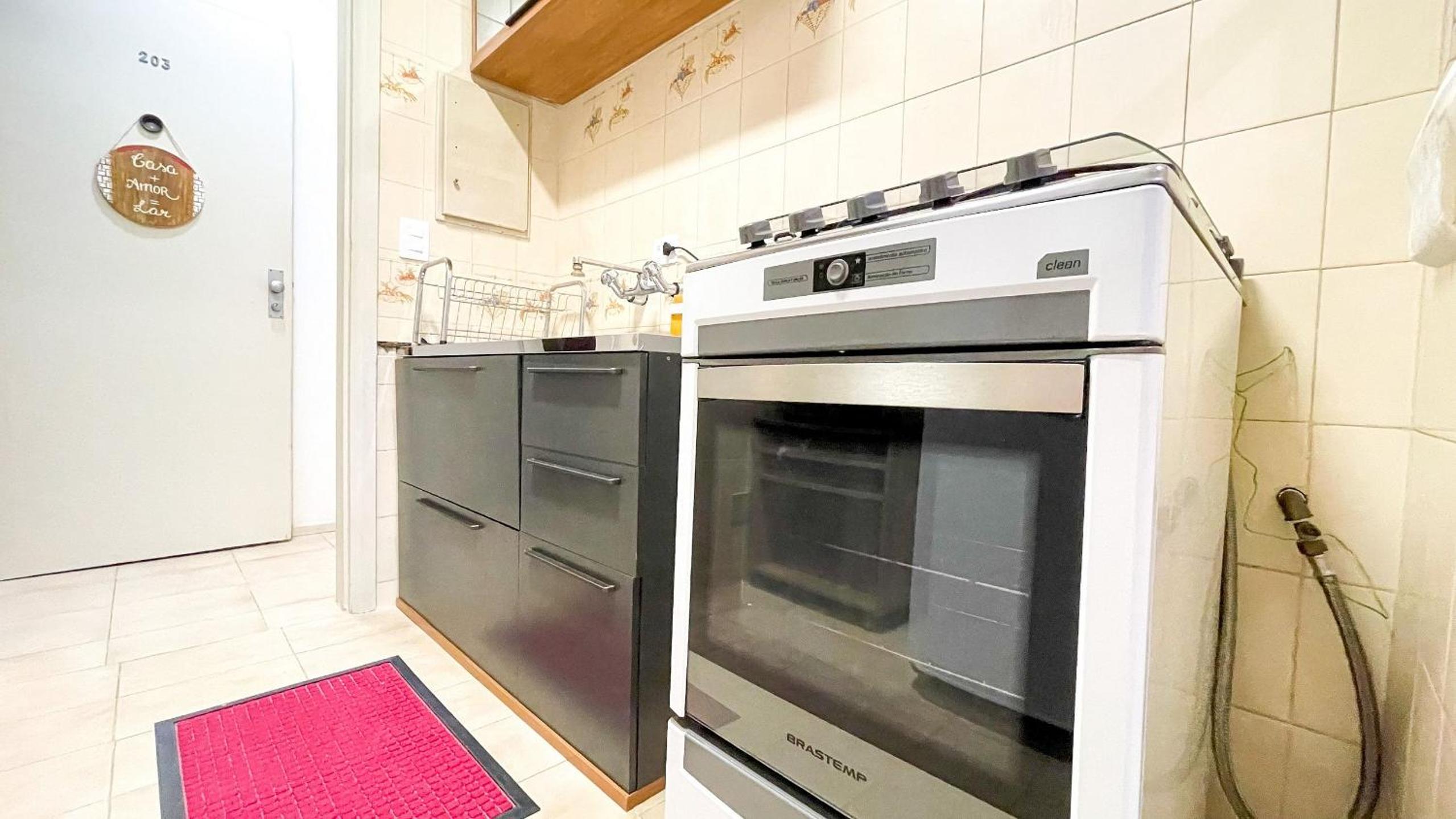Charming Ocean Front Condominium with Swimming Pool