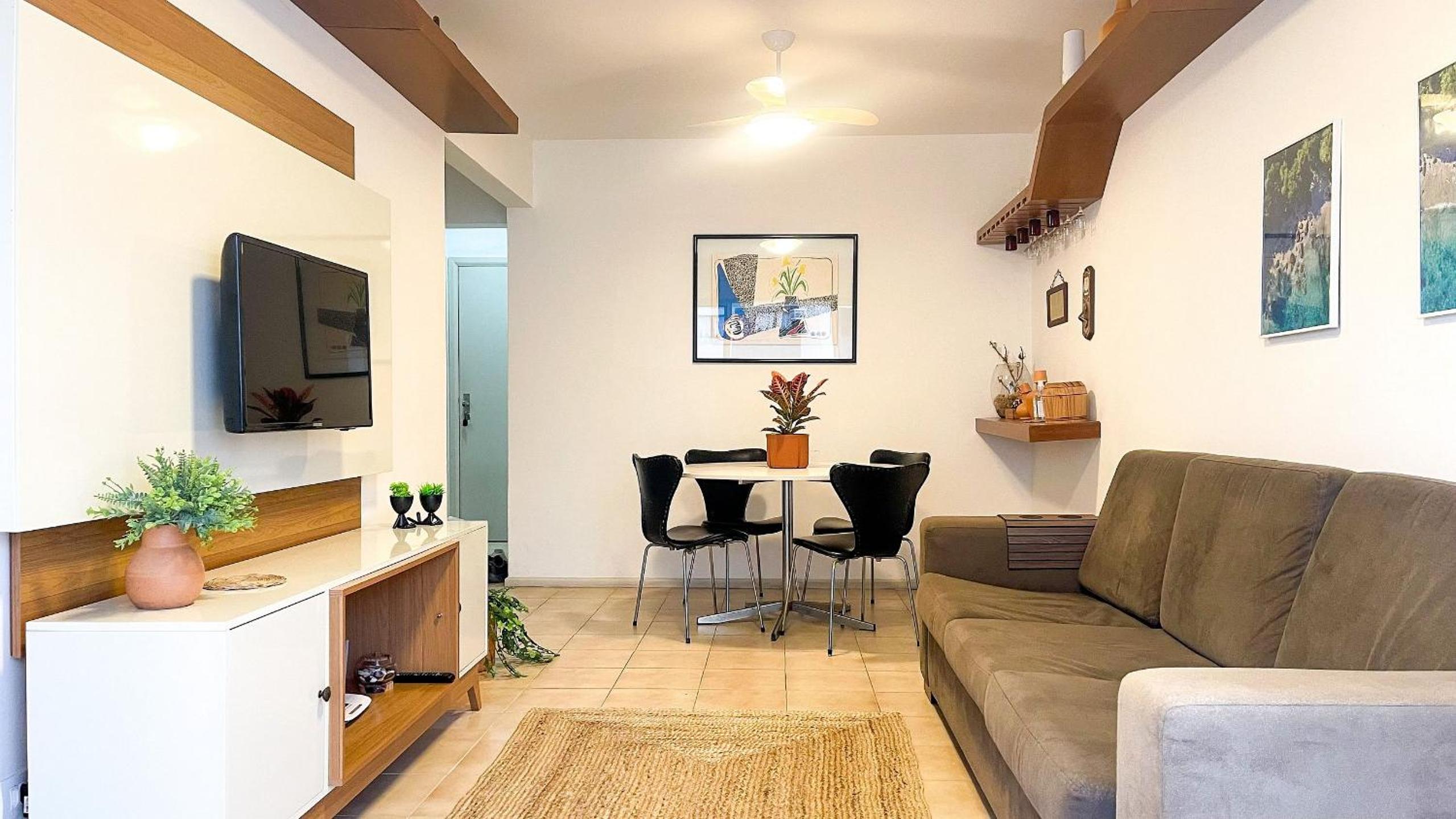 Charming Ocean Front Condominium with Swimming Pool