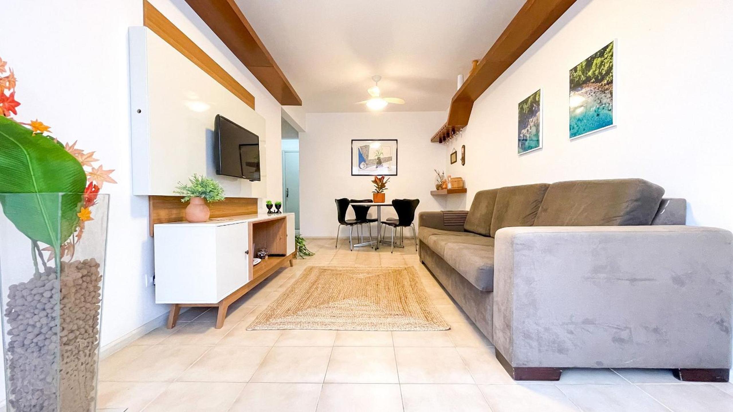 Charming Ocean Front Condominium with Swimming Pool