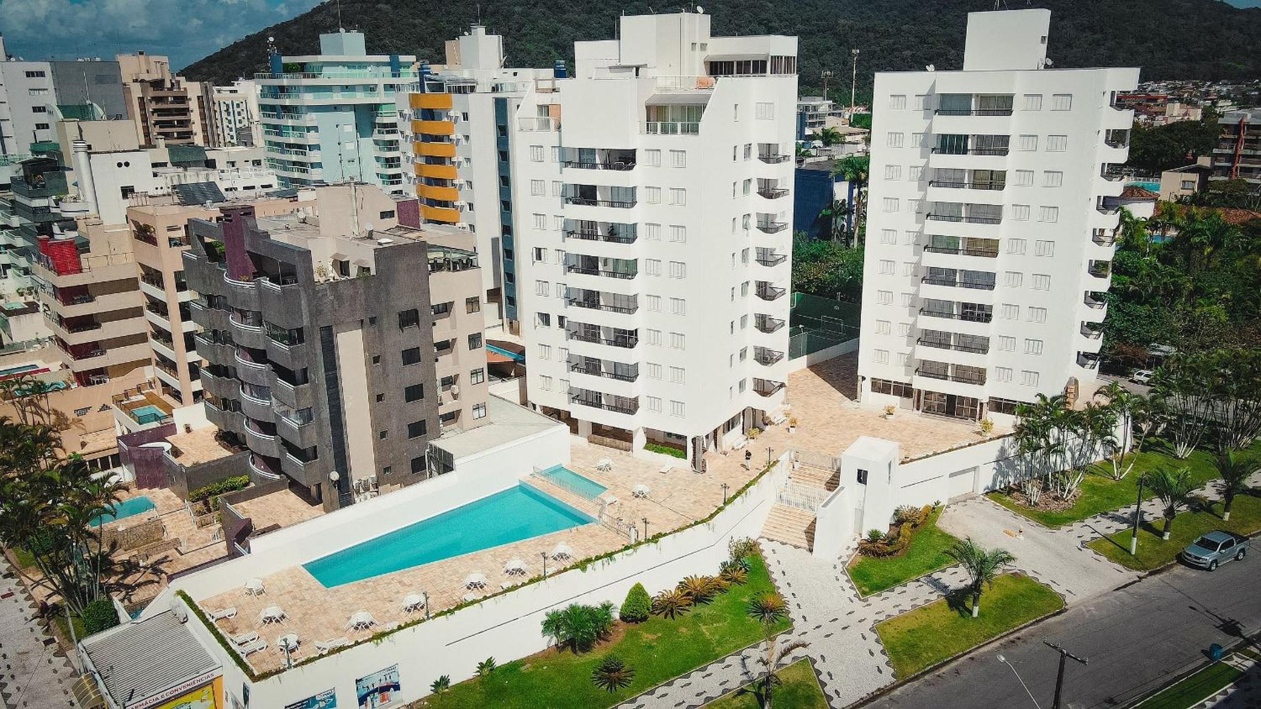 Charming Ocean Front Condominium with Swimming Pool