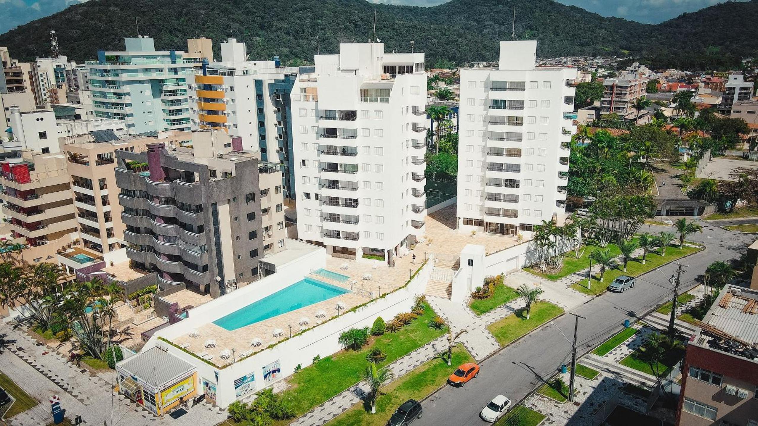 Charming Ocean Front Condominium with Swimming Pool