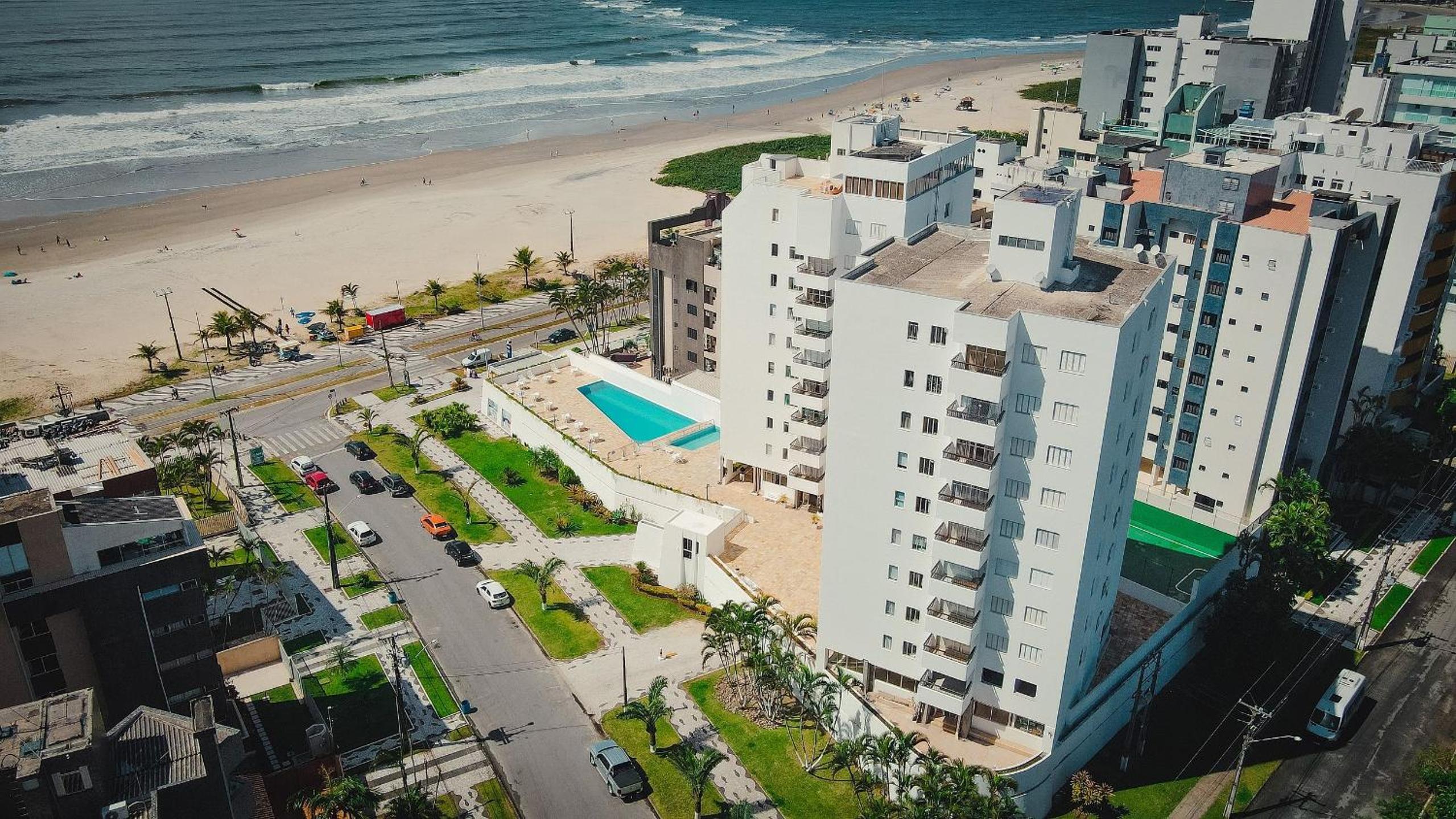 Charming Ocean Front Condominium with Swimming Pool