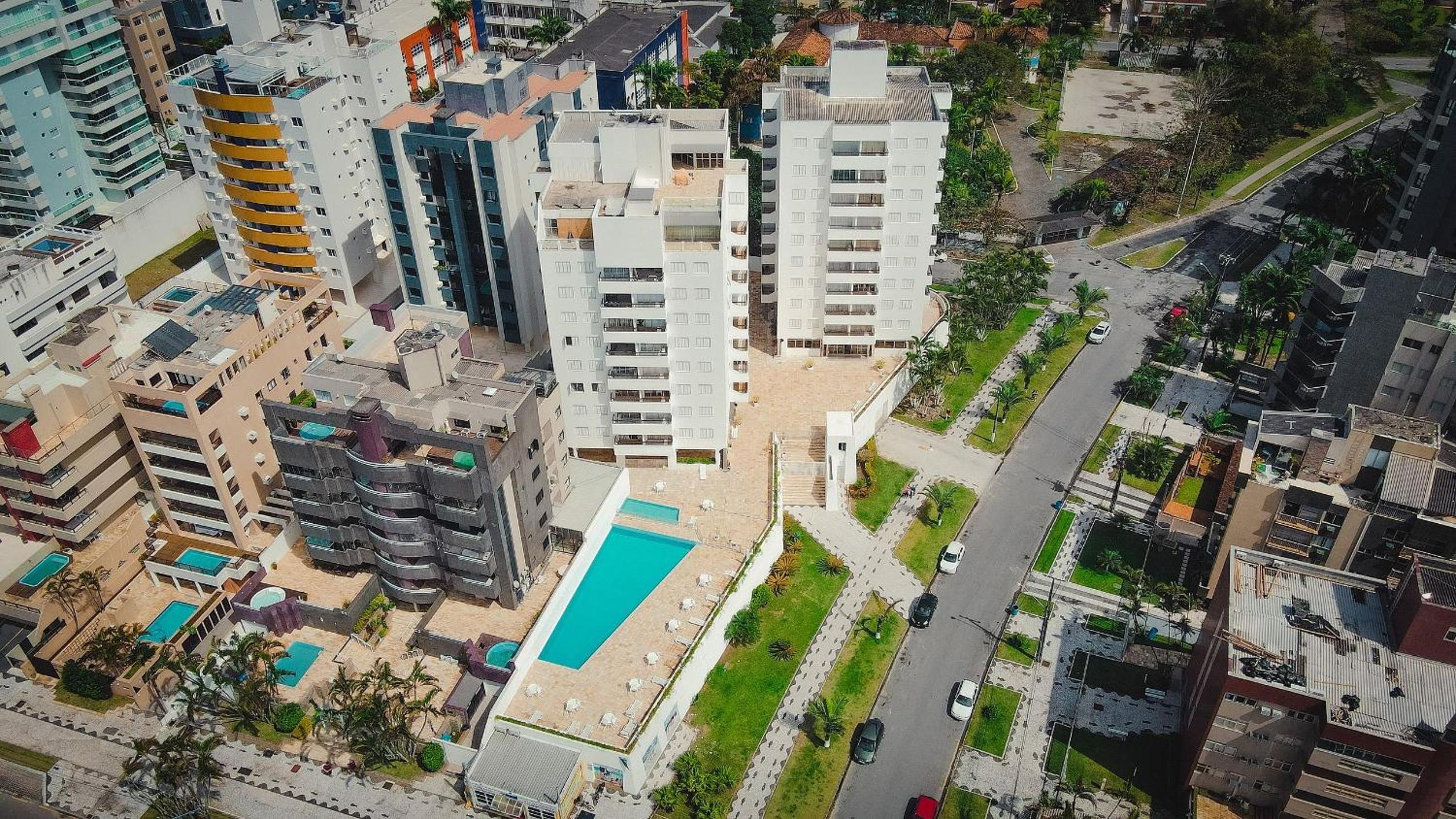 Charming Ocean Front Condominium with Swimming Pool