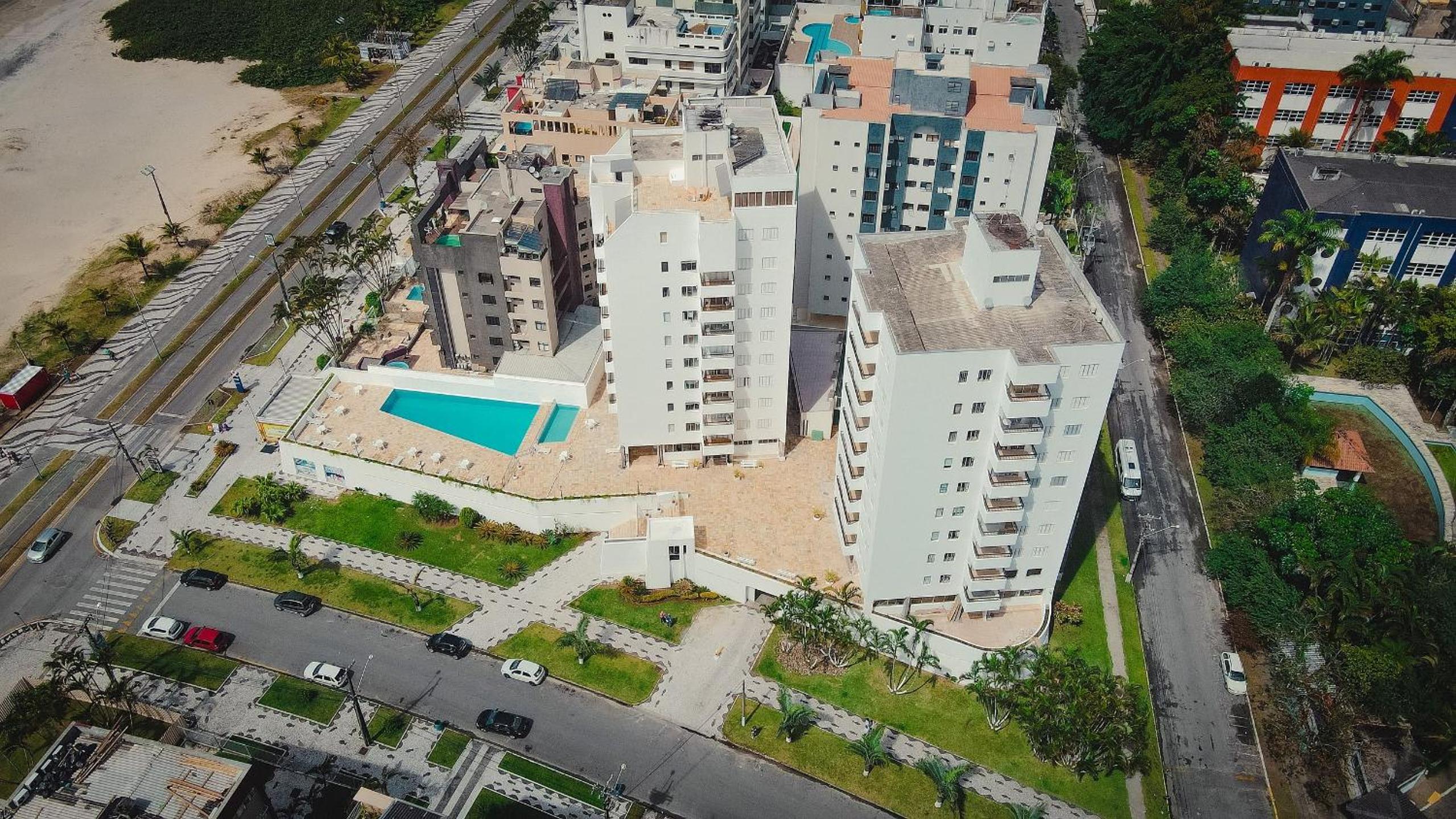 Charming Ocean Front Condominium with Swimming Pool