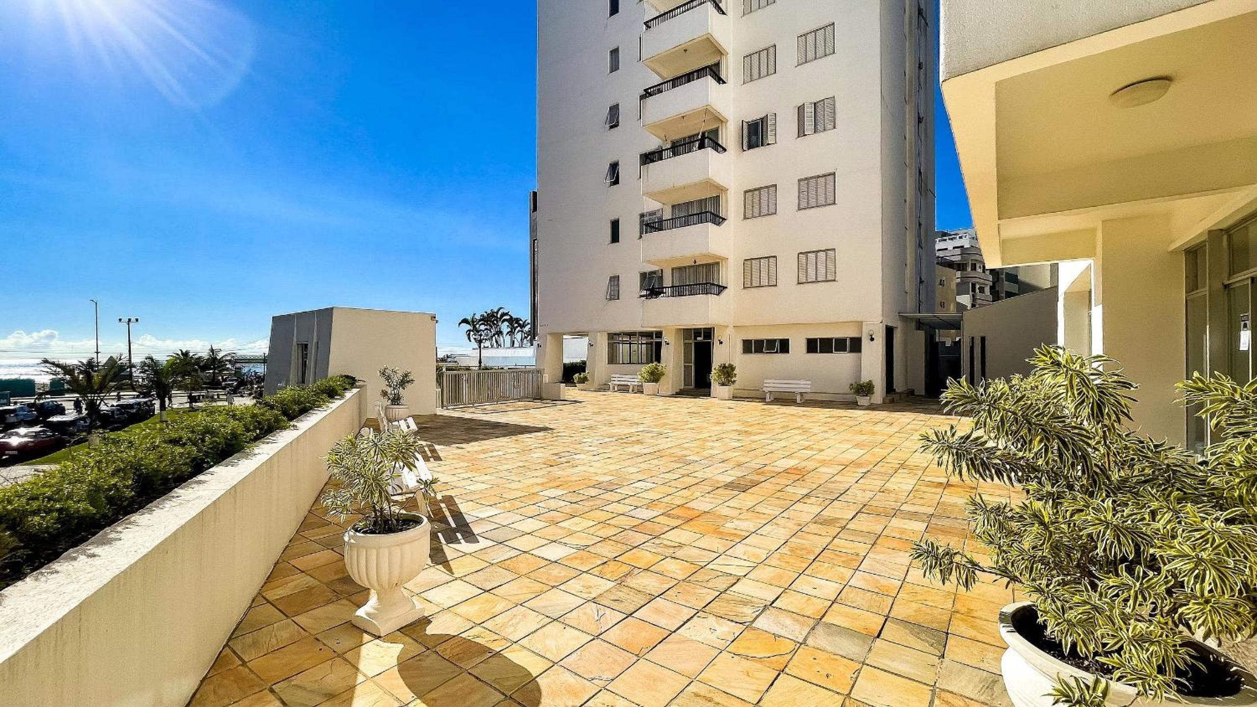 Charming Ocean Front Condominium with Swimming Pool