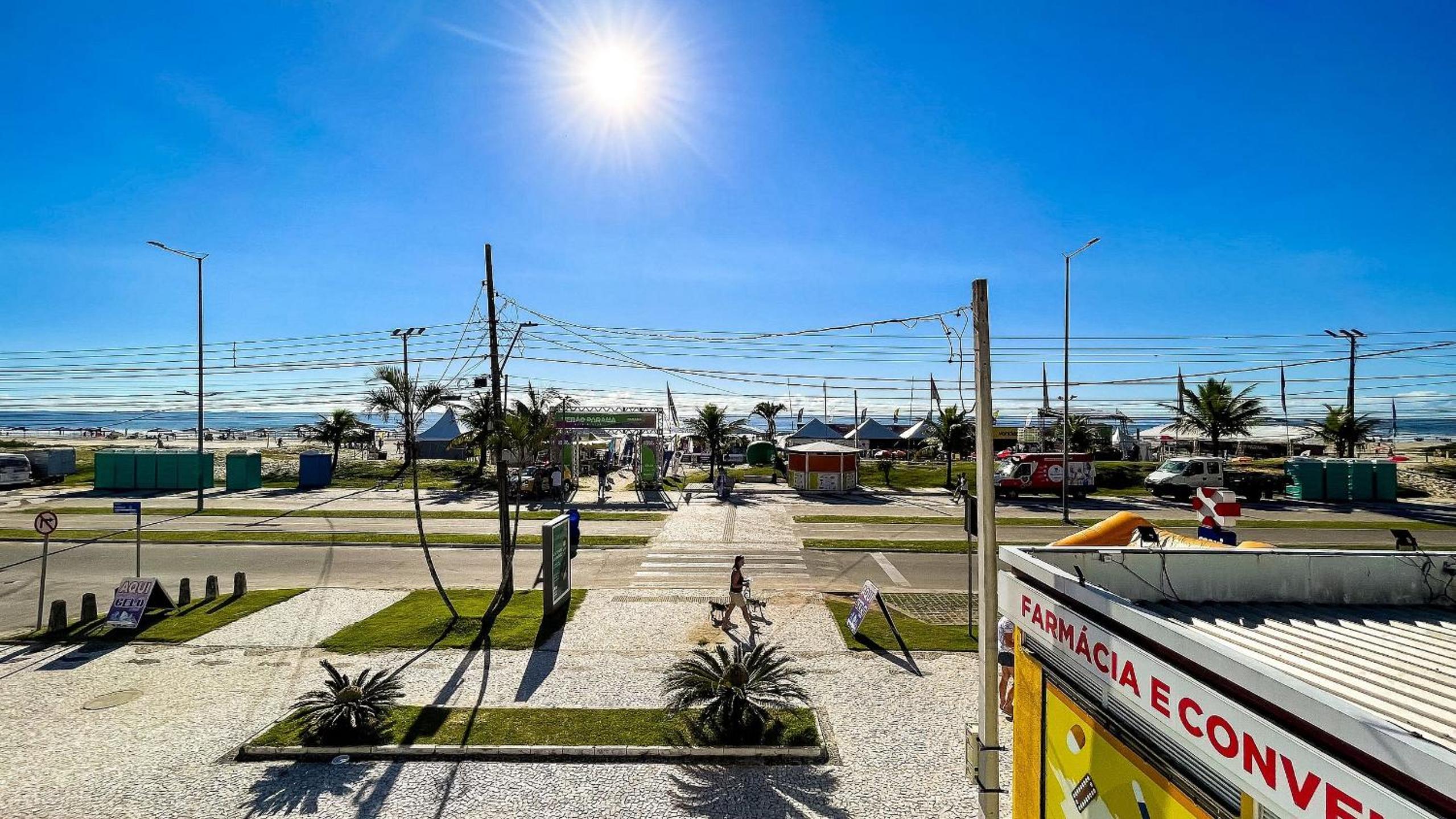 Charming Ocean Front Condominium with Swimming Pool