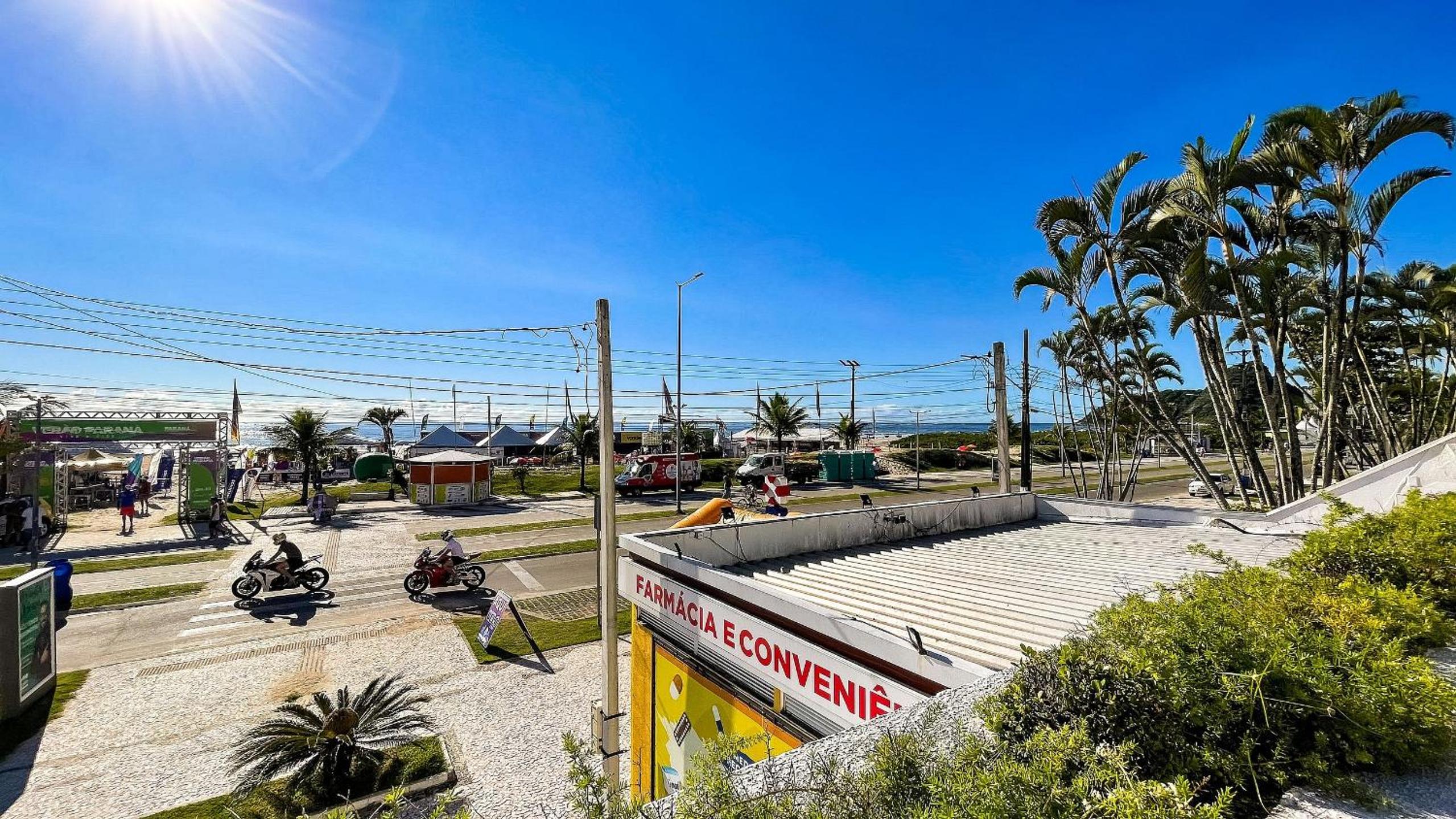 Charming Ocean Front Condominium with Swimming Pool