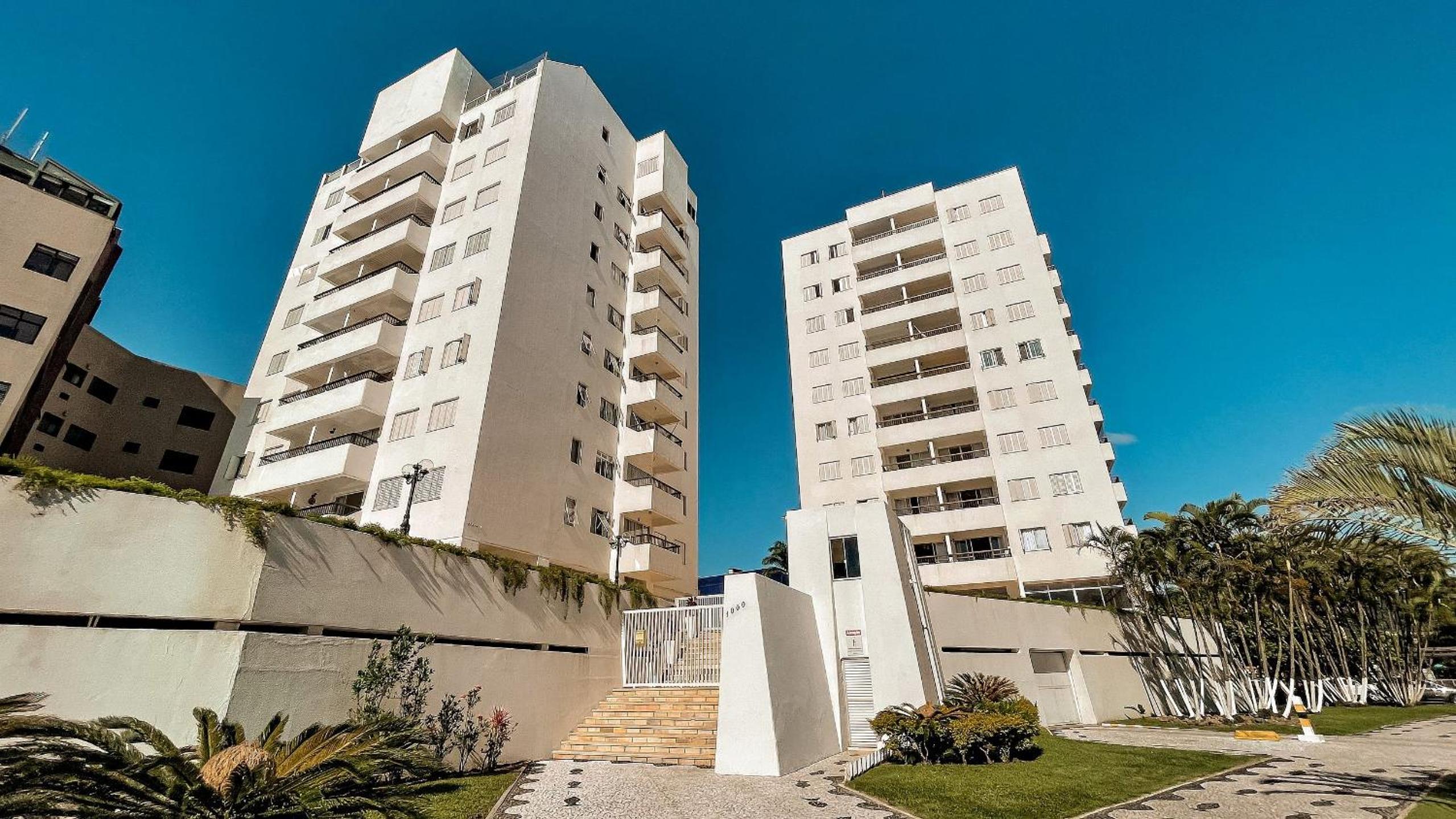 Charming Ocean Front Condominium with Swimming Pool