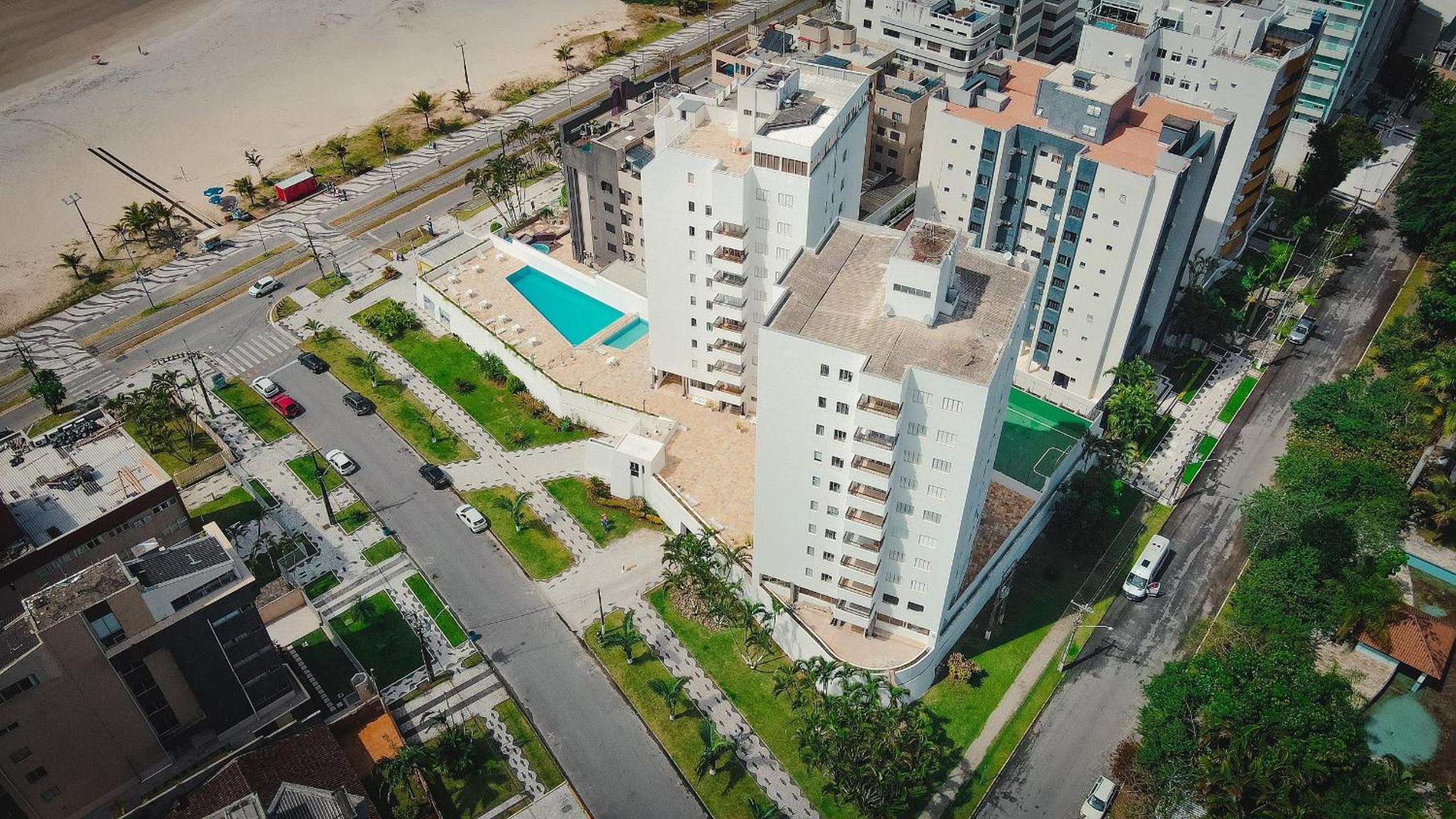 Charming Ocean Front Condominium with Swimming Pool