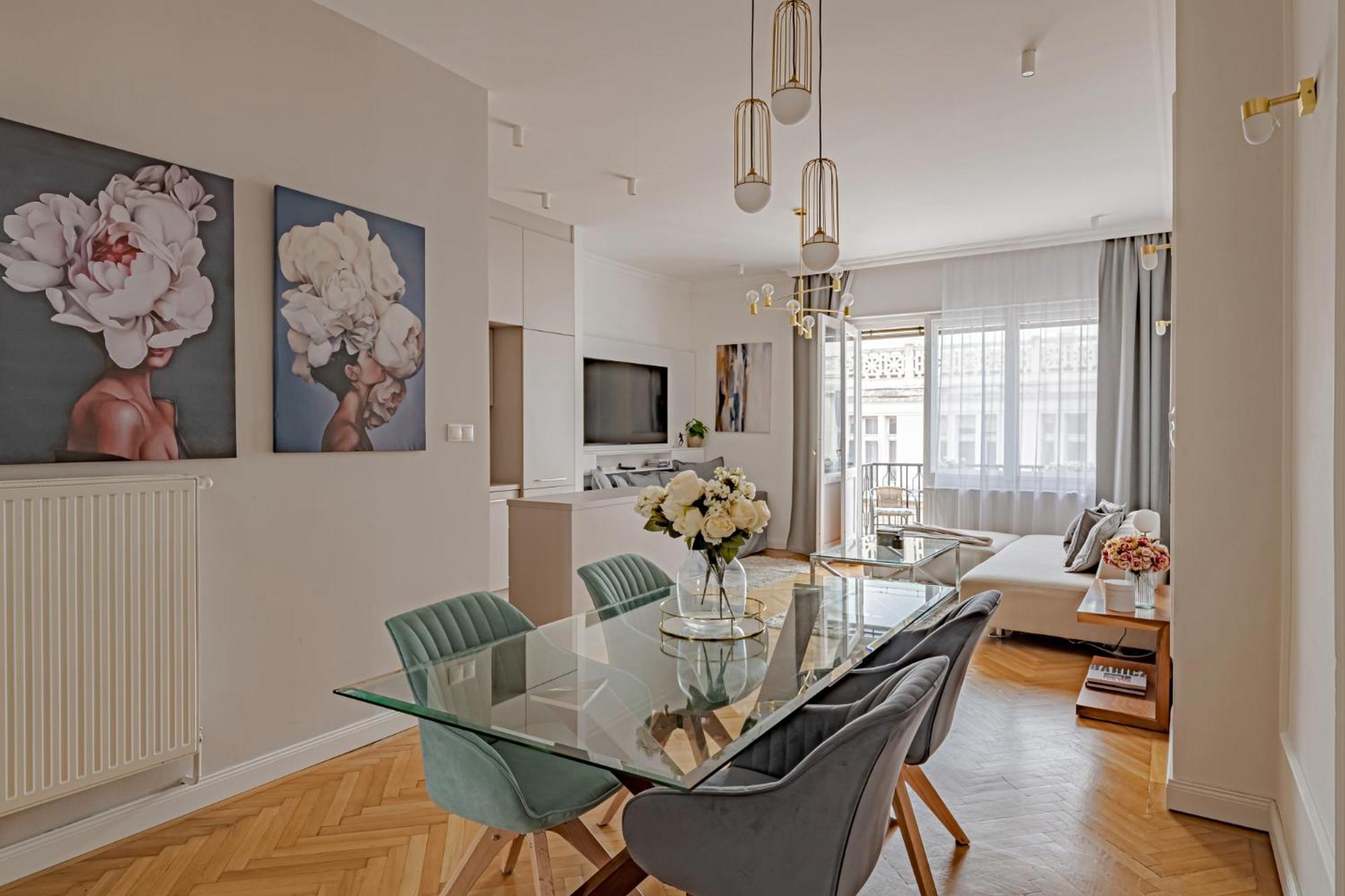 Katie's Home Parliament (85sq, 2 balcony, air-con,2 bedroom+2 bathrooms) view 2