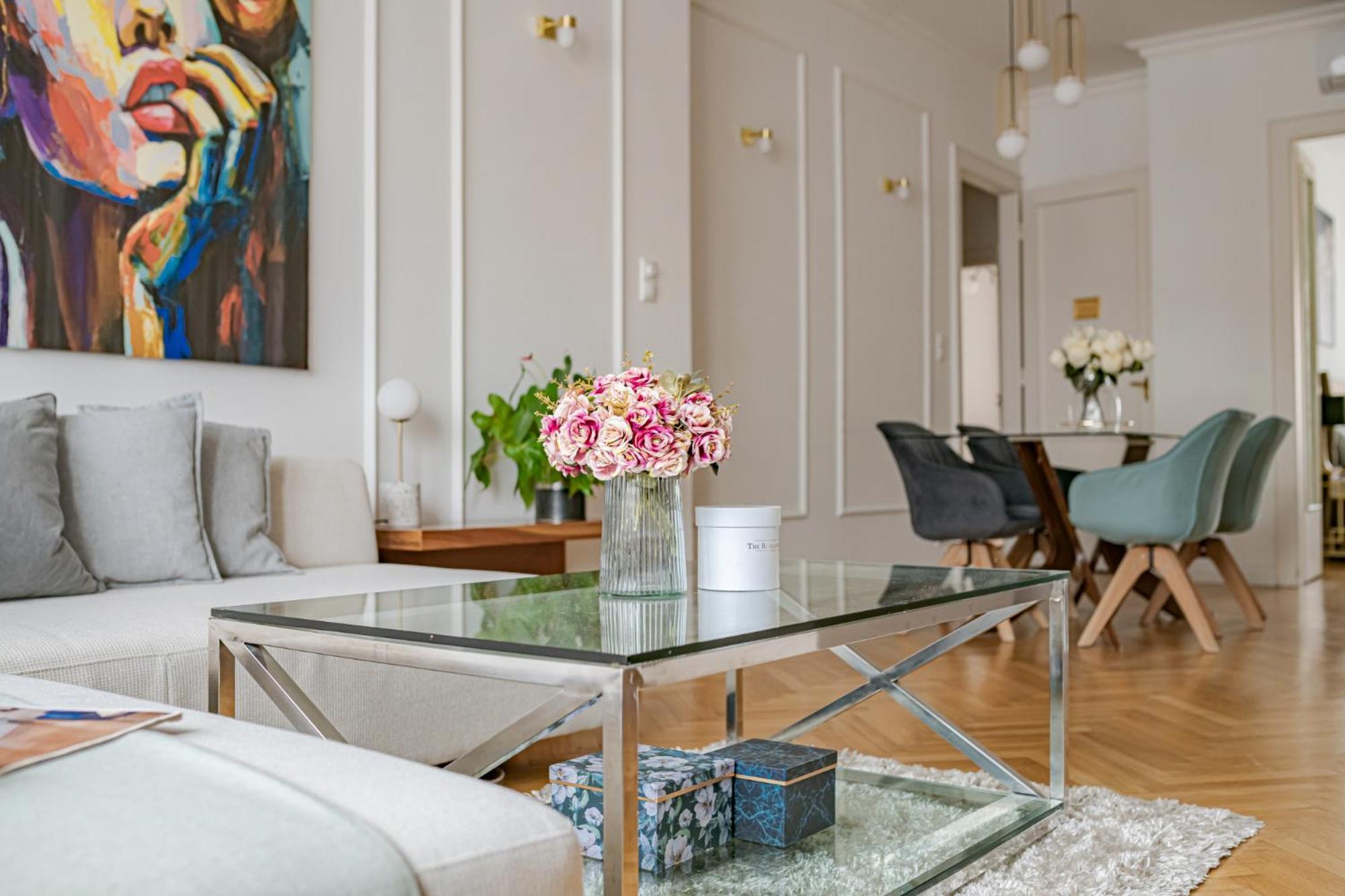Katie's Home Parliament (85sq, 2 balcony, air-con,2 bedroom+2 bathrooms) view 5