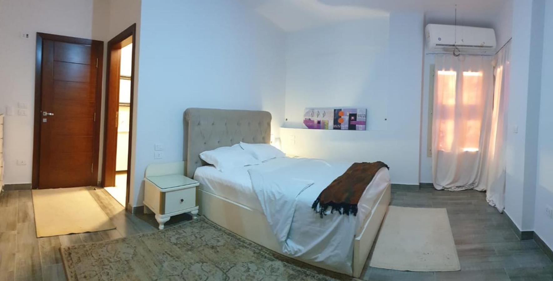 Beautiful semi villa with private entrance in Sheikh Zayed- villa queen