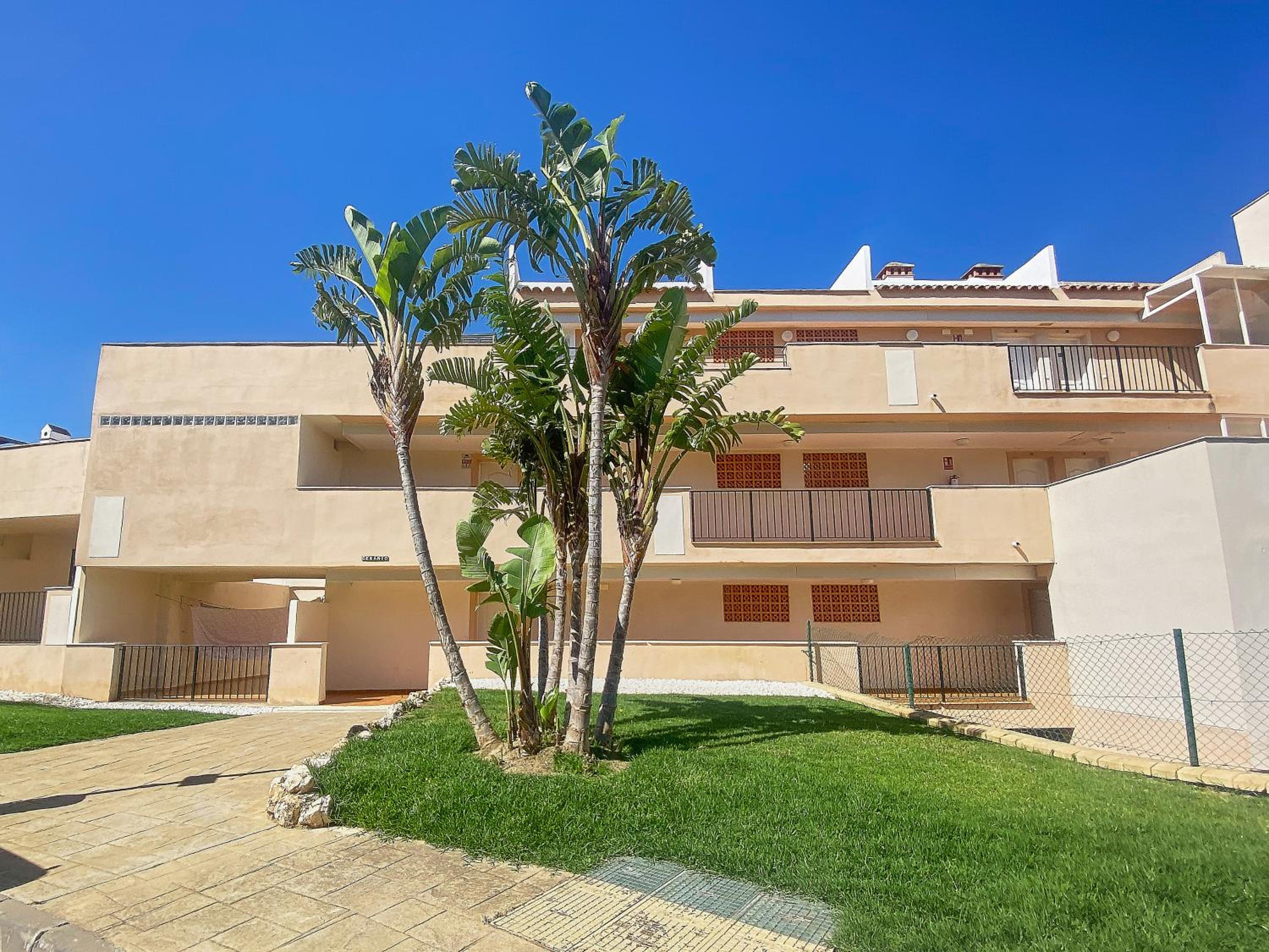 Dona Julia Golf - Penthouse Apartment view 3
