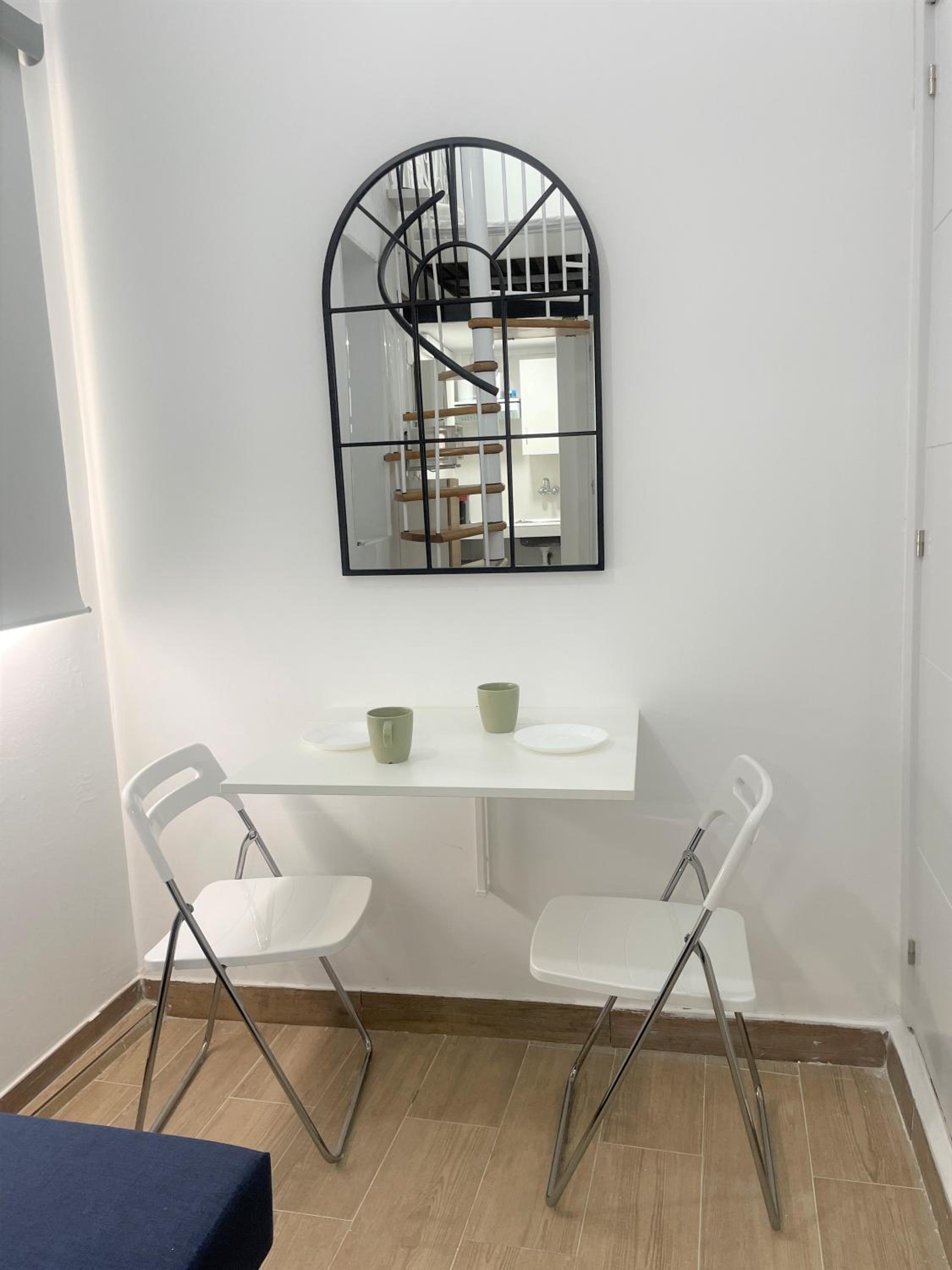 Cómodo y Acogedor apartamento en el barrio de Chueca, Gran Vía con aire acondicionado photo 2