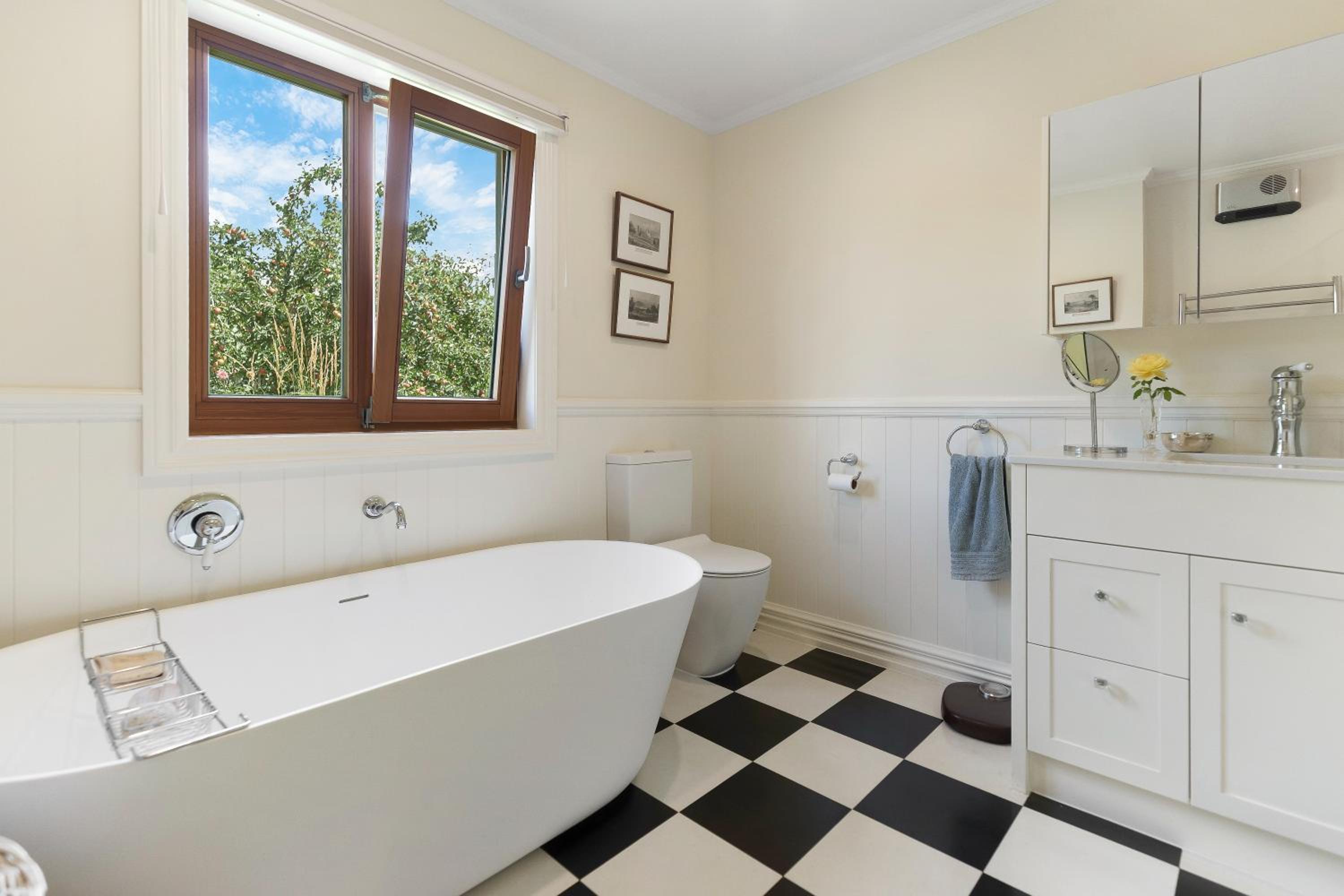 Victorian Villa - Cromwell Holiday Home