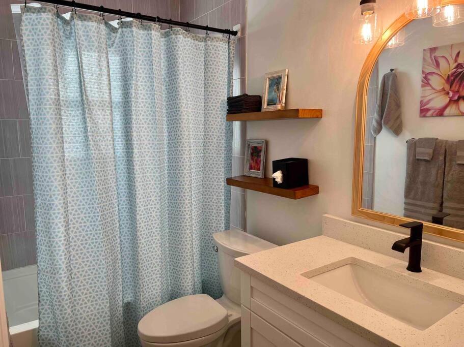 New! Tropical Hideaway near Beach! Tons of Parking view 3