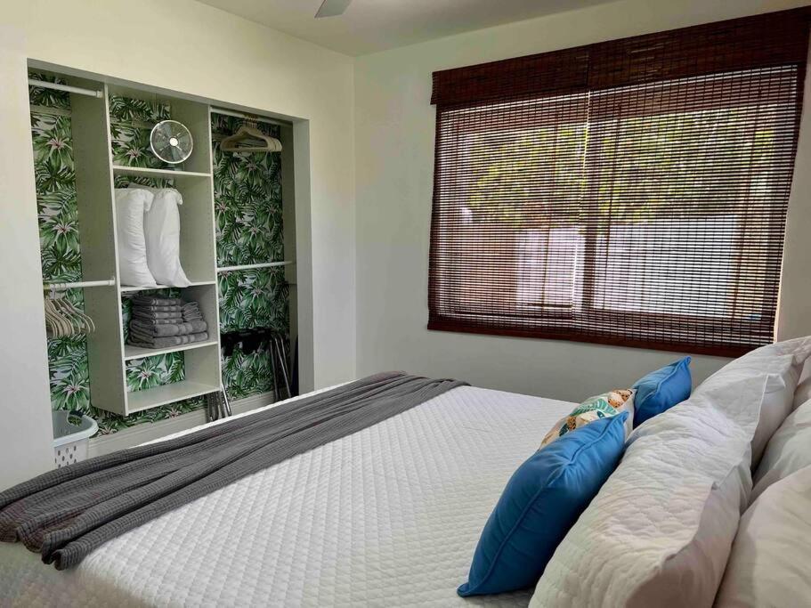 New! Tropical Hideaway near Beach! Tons of Parking view 4