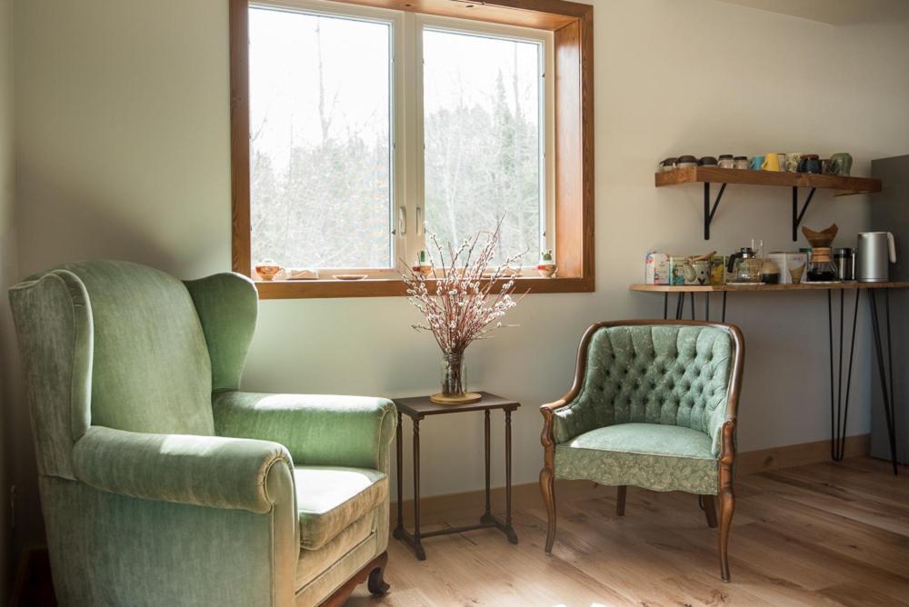 Country Cottage on 80 Acre Farm