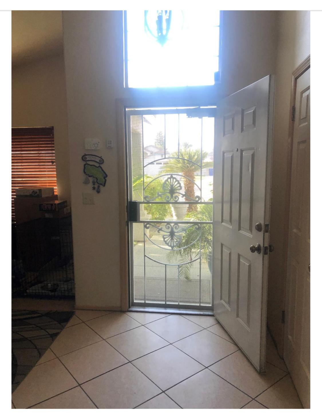 Hotel Short or Long Term Private Room with Amenities - Image 1