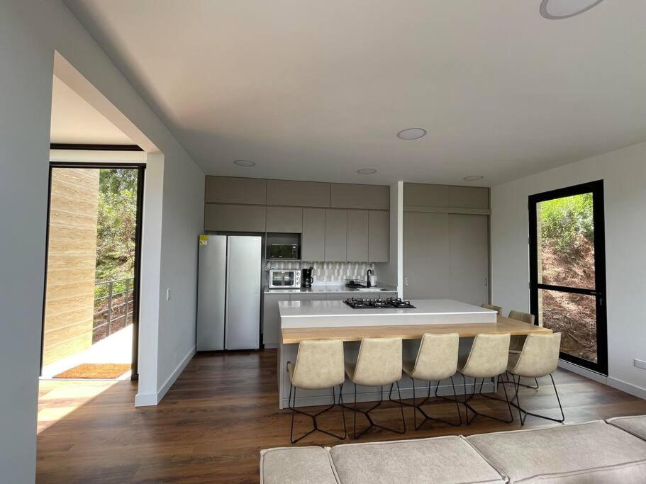 Aqua Guatapé - Lakeside Luxury Villa
