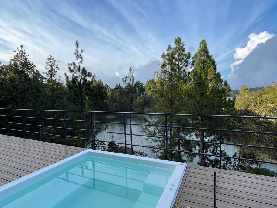 Aqua Guatapé - Lakeside Luxury Villa