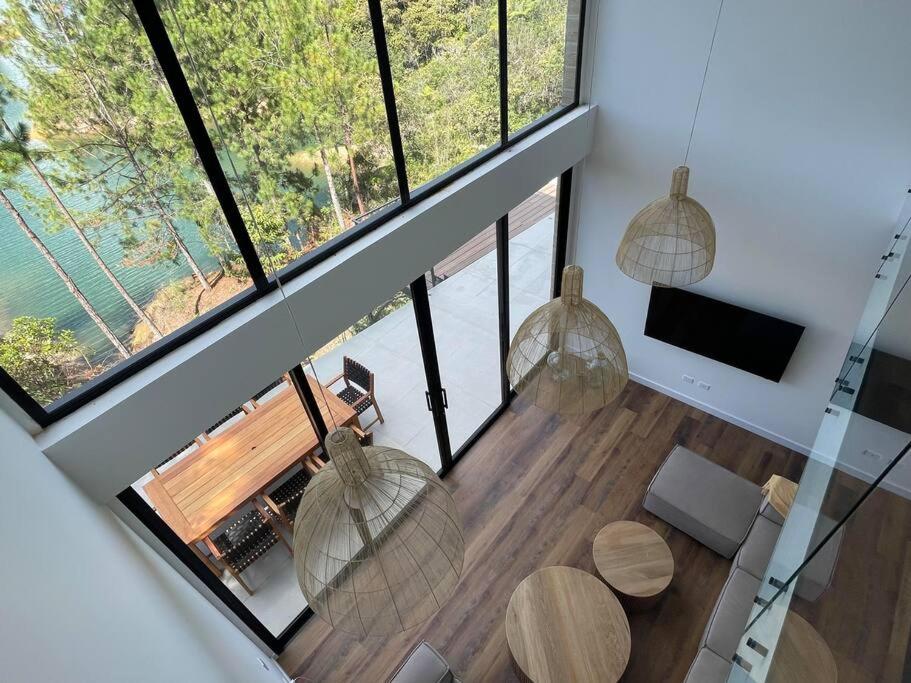 Aqua Guatapé - Lakeside Luxury Villa