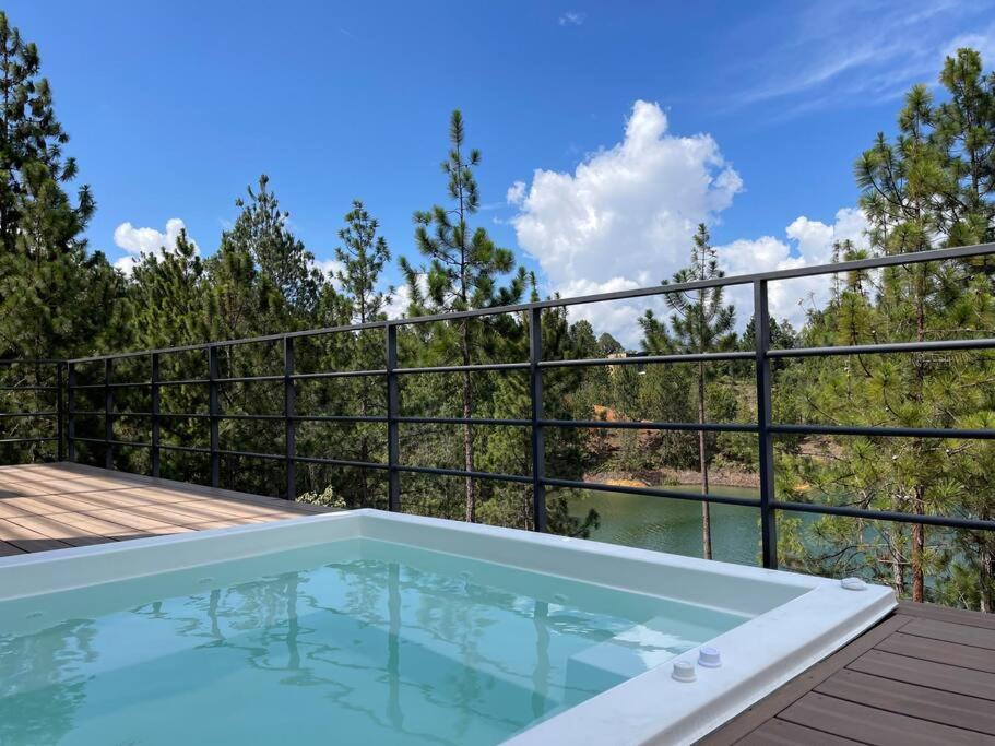 Aqua Guatapé - Lakeside Luxury Villa