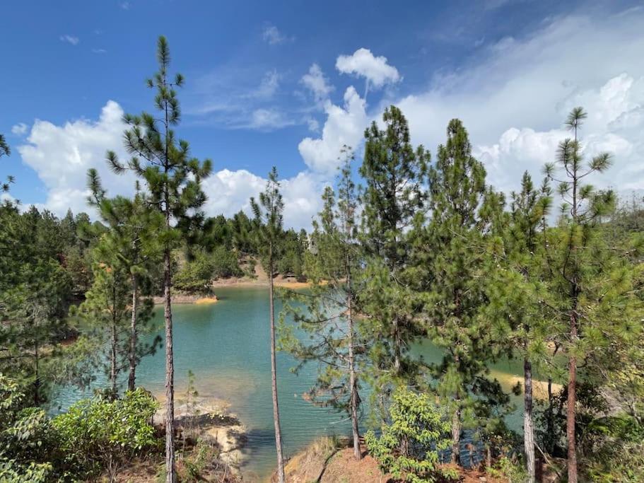 Aqua Guatapé - Lakeside Luxury Villa