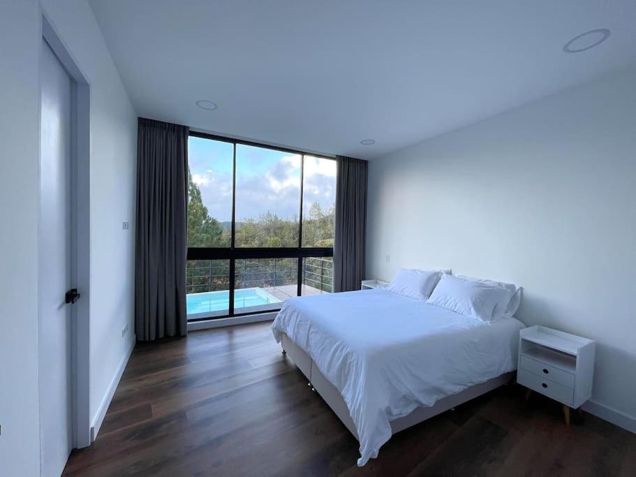 Aqua Guatapé - Lakeside Luxury Villa