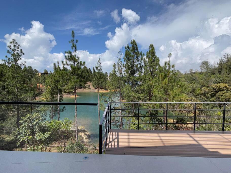 Aqua Guatapé - Lakeside Luxury Villa