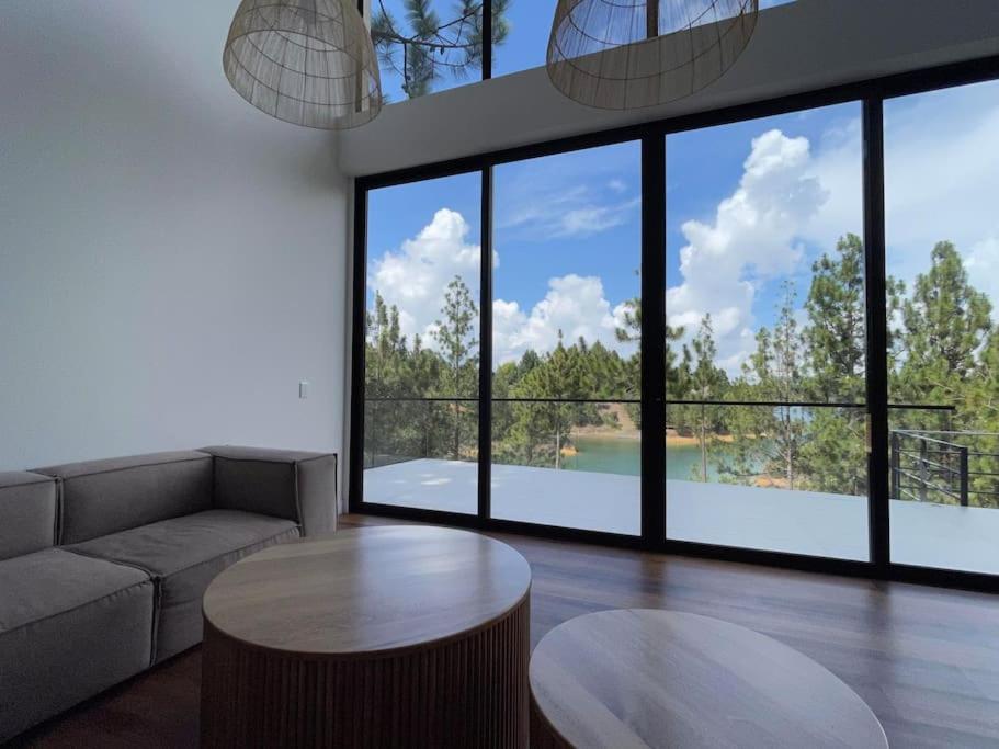 Aqua Guatapé - Lakeside Luxury Villa