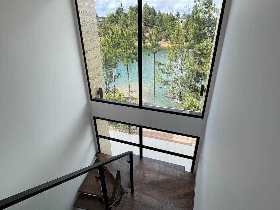 Aqua Guatapé - Lakeside Luxury Villa