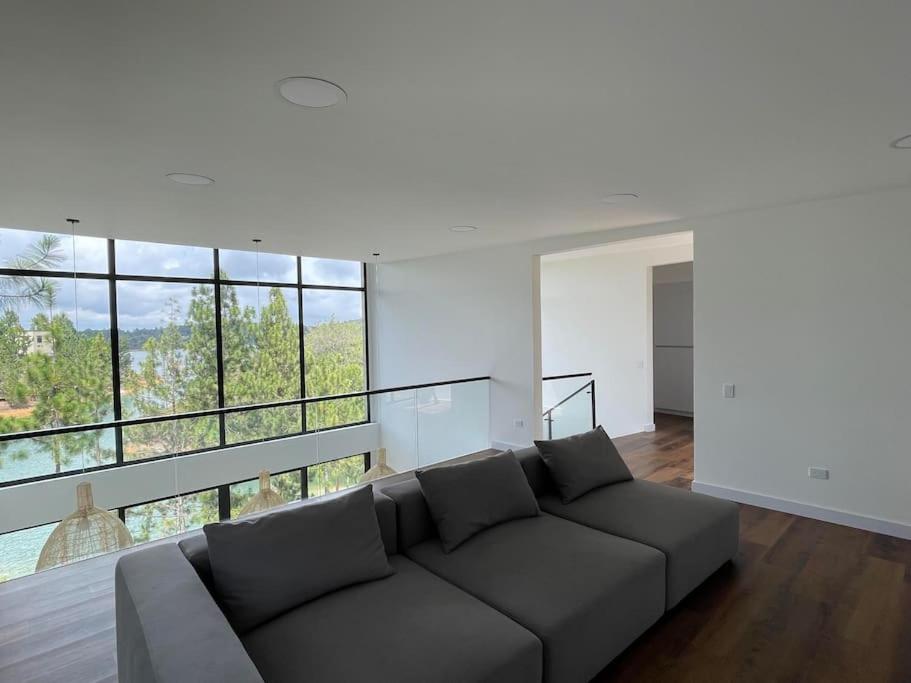 Aqua Guatapé - Lakeside Luxury Villa