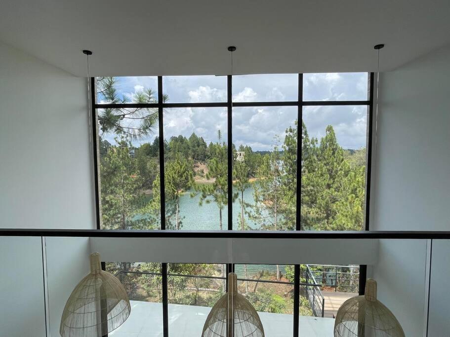 Aqua Guatapé - Lakeside Luxury Villa