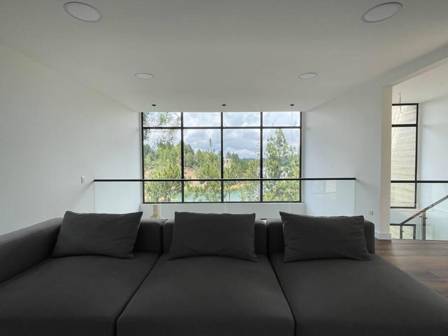 Aqua Guatapé - Lakeside Luxury Villa