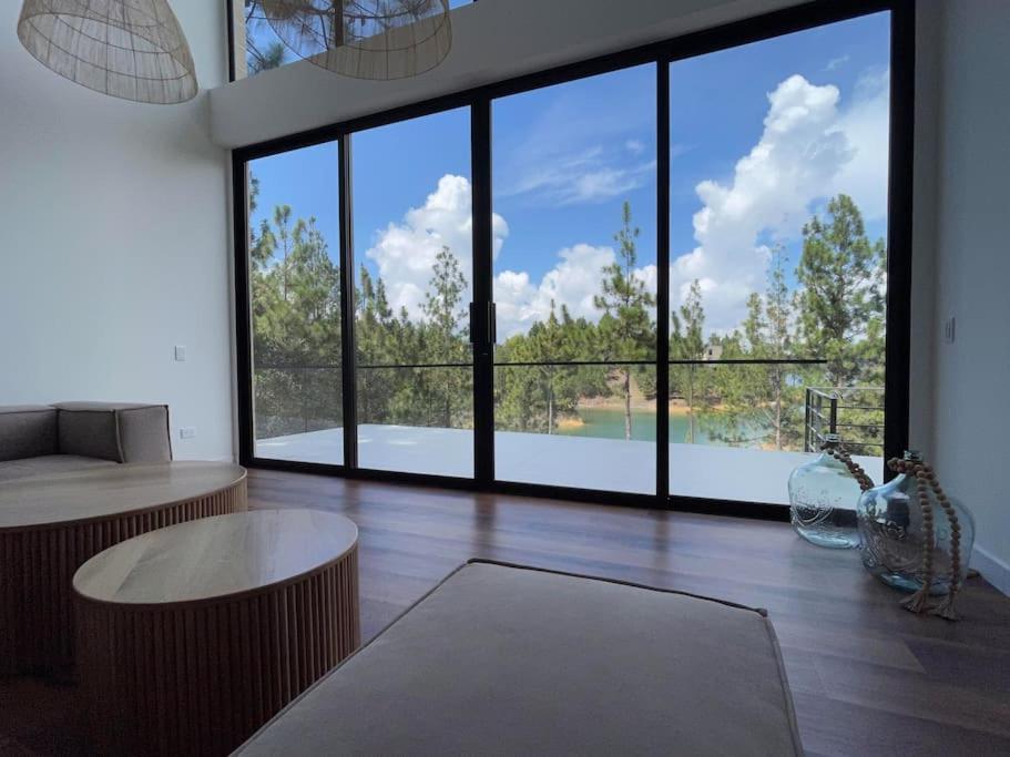Aqua Guatapé - Lakeside Luxury Villa