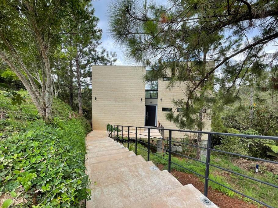 Aqua Guatapé - Lakeside Luxury Villa